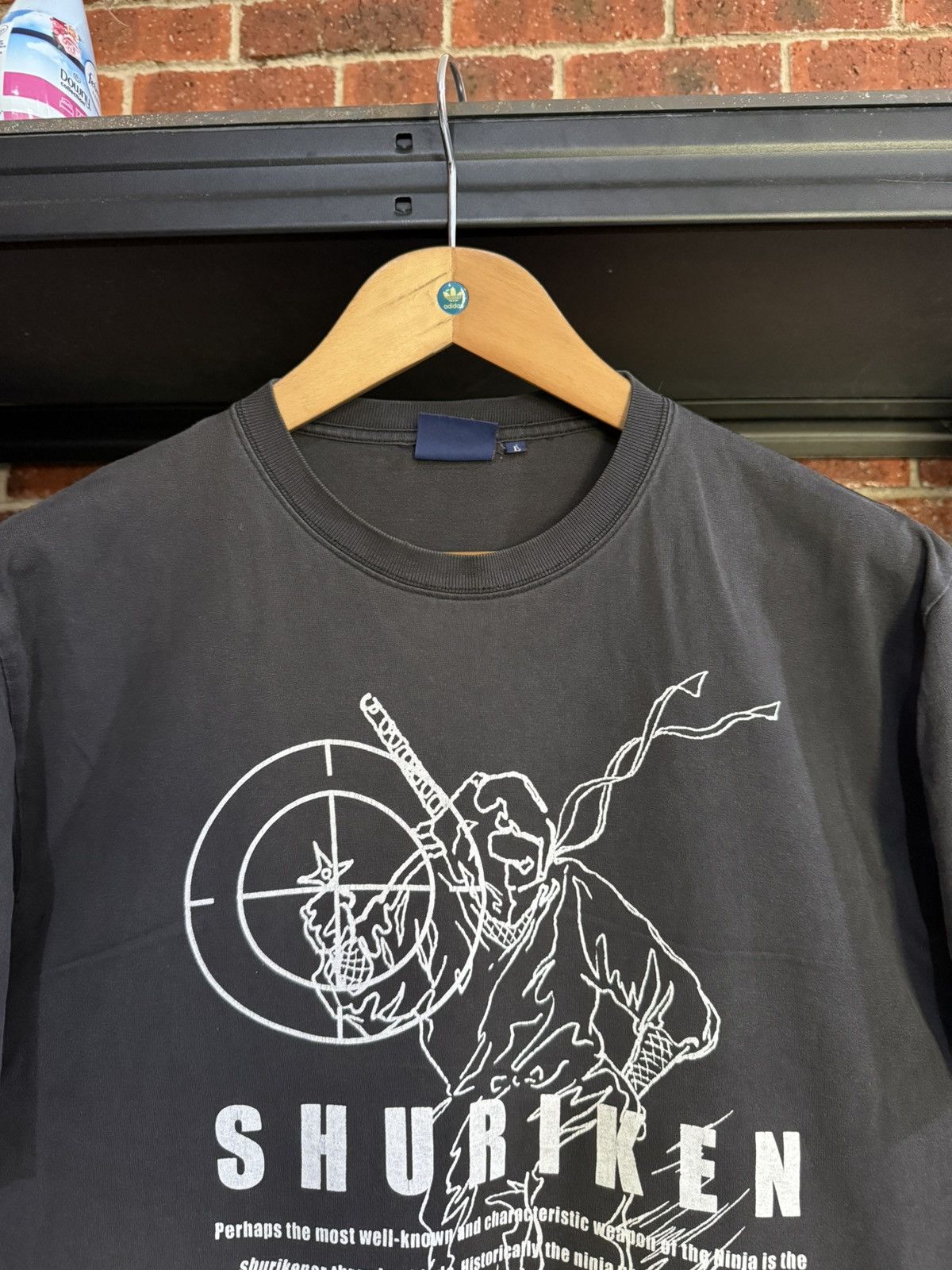 Anime Thrashed Vintage ShurikenThrowing Blade Weapon Sun Faded Tee Size US L / EU 52-54 / 3 - 4 Thumbnail