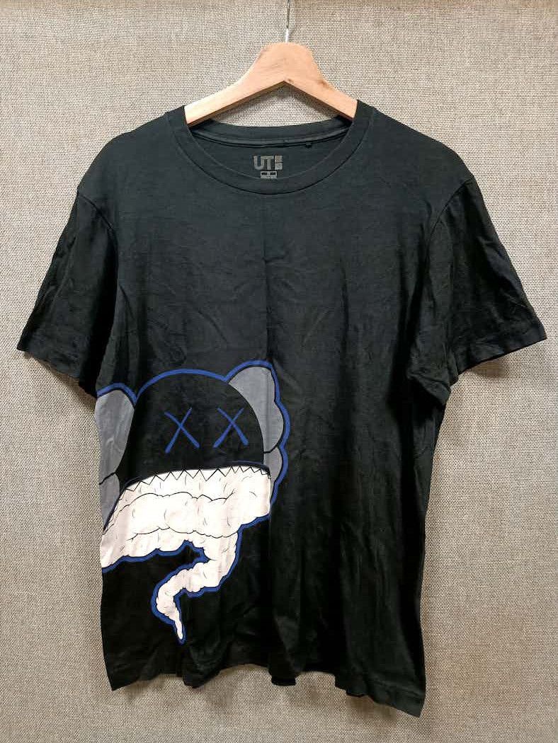 Kaws × Uniqlo t shirt kaws x uniqlo Size US M / EU 48-50 / 2 - 1 Thumbnail