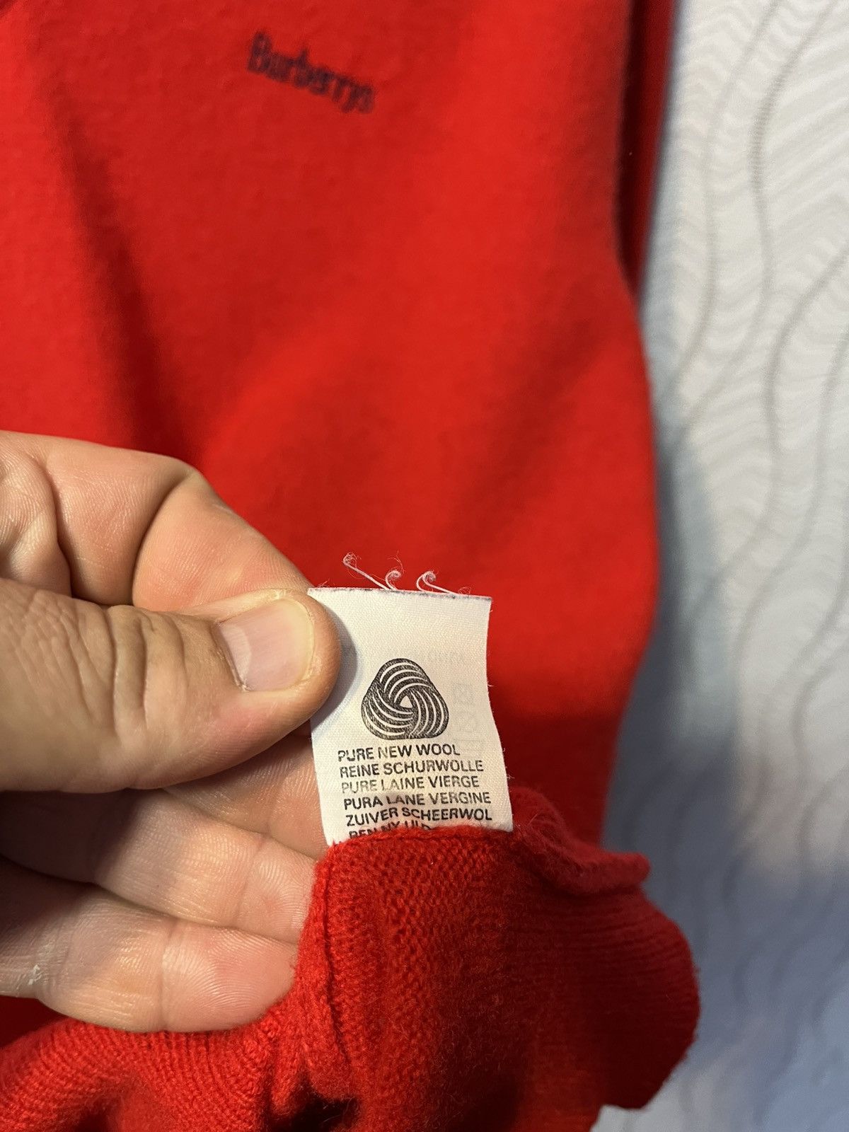 Burberry Burberry’s Vintage Pure Scotland Lambswool V-Neck Pullover Size US XL / EU 56 / 4 - 8 Thumbnail