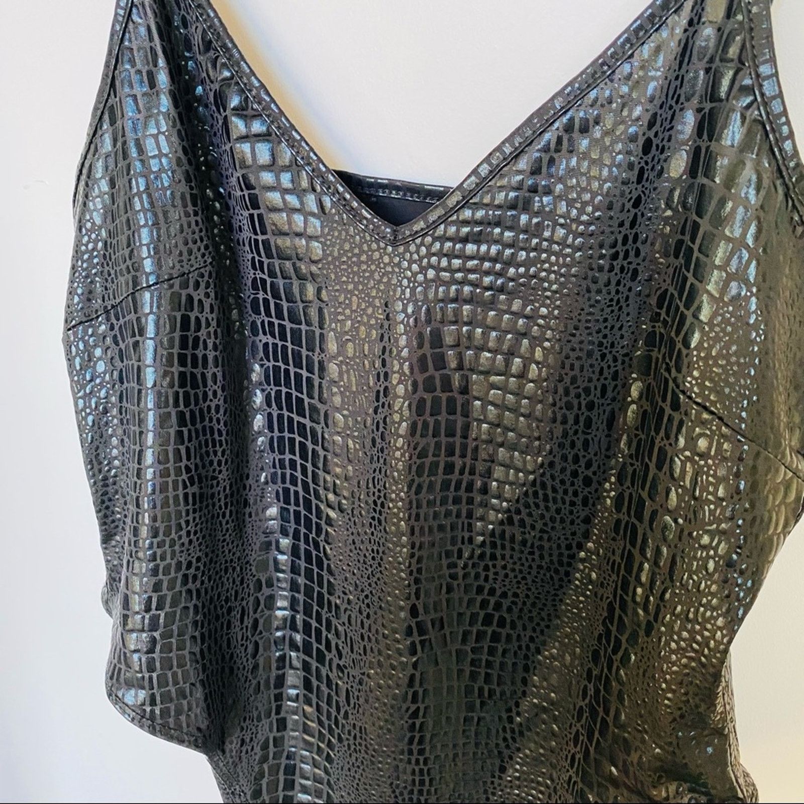 Shein NEW SHEIN Black Alligator Embossed VNeck Tank Top Bodysuit Size S / US 4 / IT 40 - 2 Thumbnail