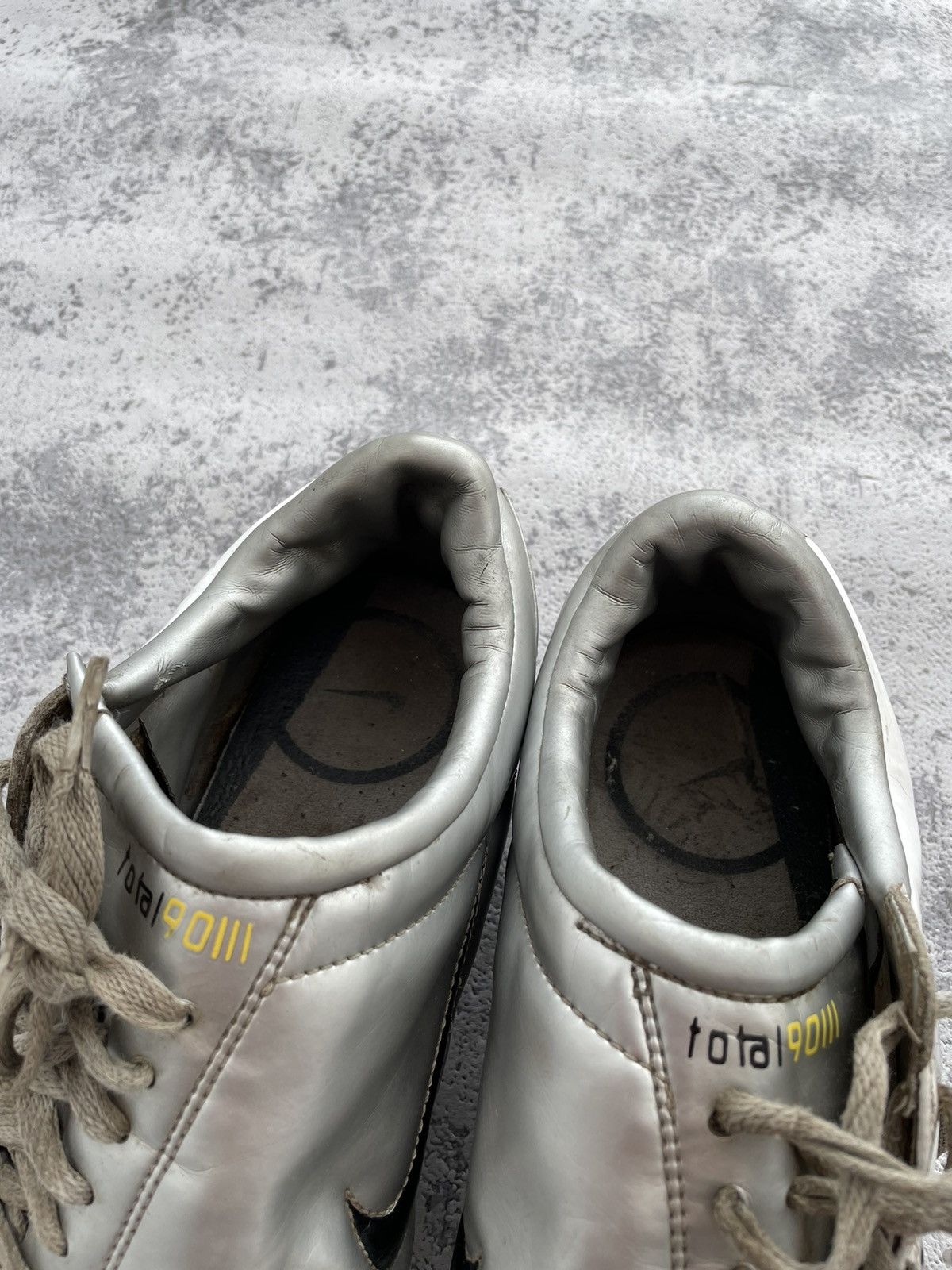 Nike Vintage Nike Total90 Air 2005 Silver Football Boots Size US 10 / EU 43 - 8 Thumbnail