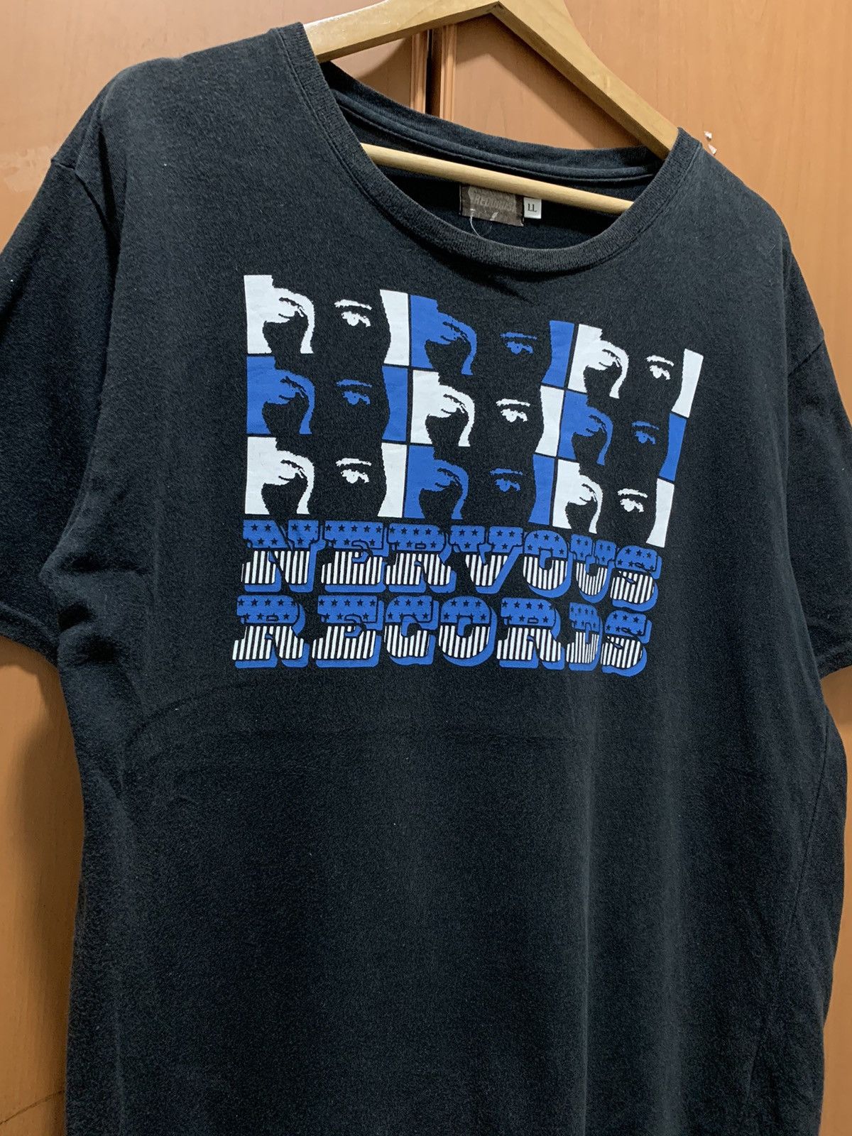 Band Tees Vintage Nervous Record 9 Faces T-shirt Size US XL / EU 56 / 4 - 4 Thumbnail