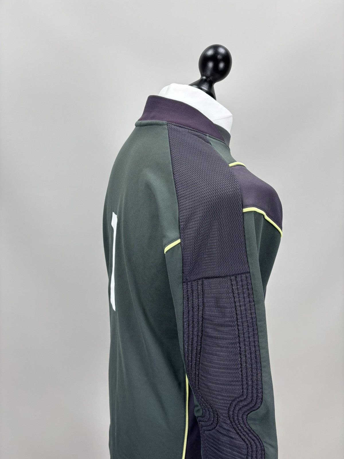Nike Mens vintage Nike Goalkeeper Long Sleeve Size M Size US M / EU 48-50 / 2 - 5 Thumbnail