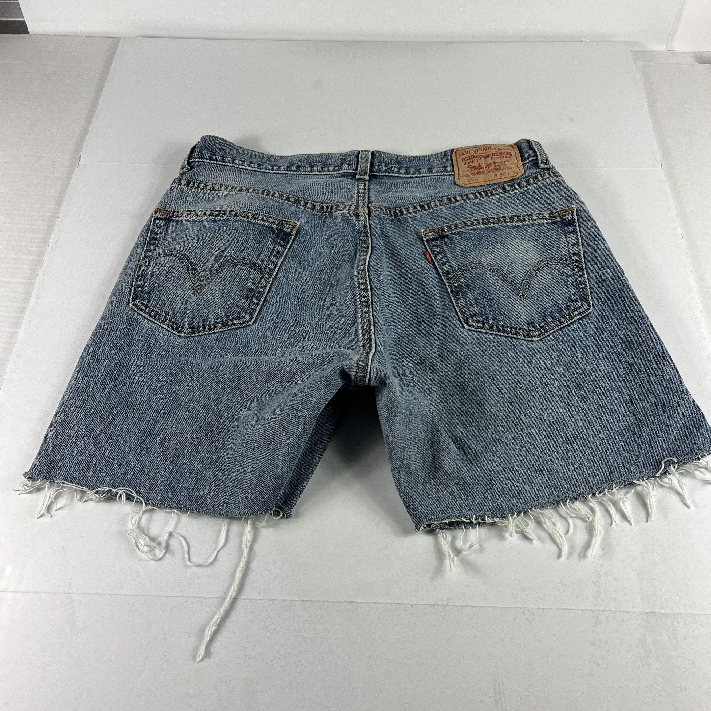 Levi's × Vintage Y2K Levi's Jean Shorts 505 Faded Cut Off Cotton Denim Jorts Size US 35 - 8 Thumbnail