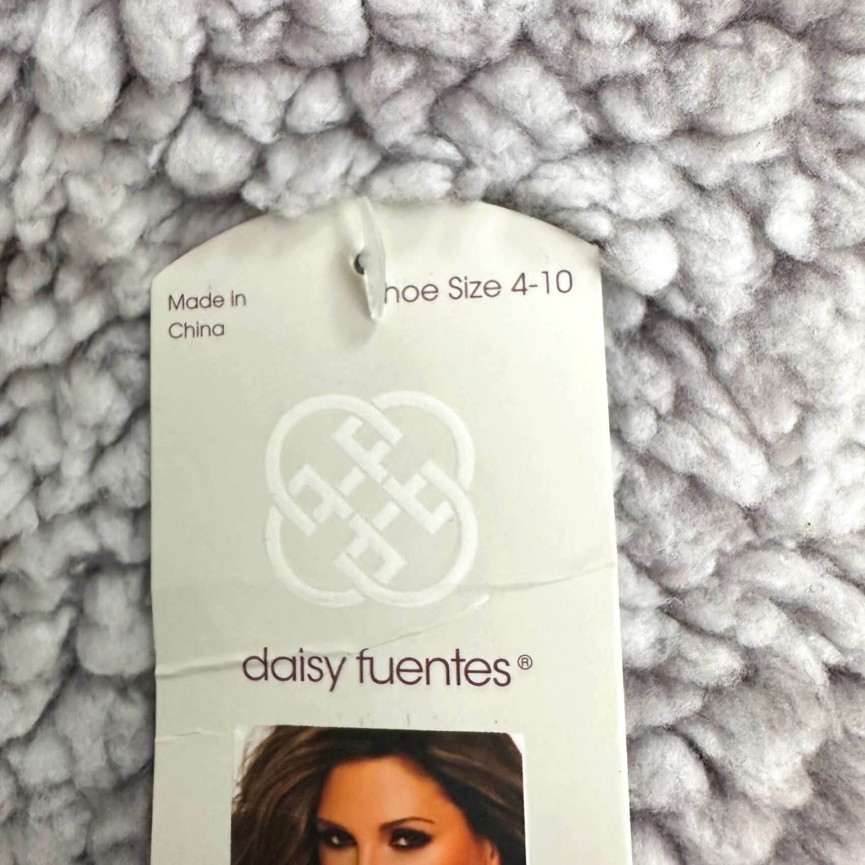 Vintage Daisy Fuentes Sherpa Lined Lodge Socks Womens 4-10 Gray Gripper Sole NWT New Size ONE SIZE - 6 Thumbnail