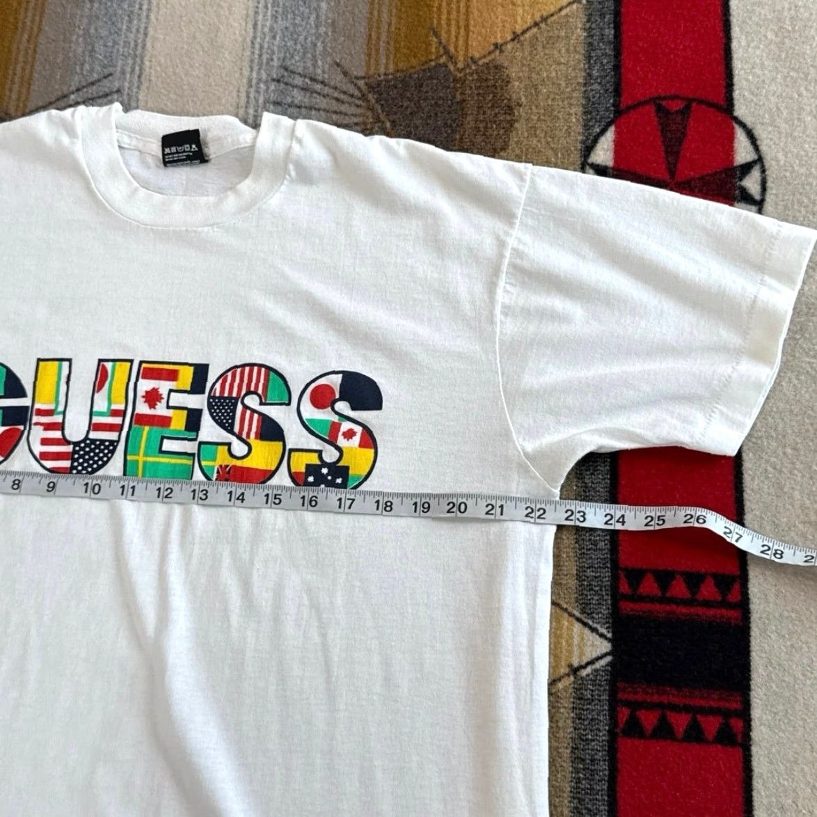 Vintage VINTAGE Guess Nations Flags T-Shirt Large Men 90s White Short Sleeve World Flags 1990s Size US L / EU 52-54 / 3 - 4 Thumbnail