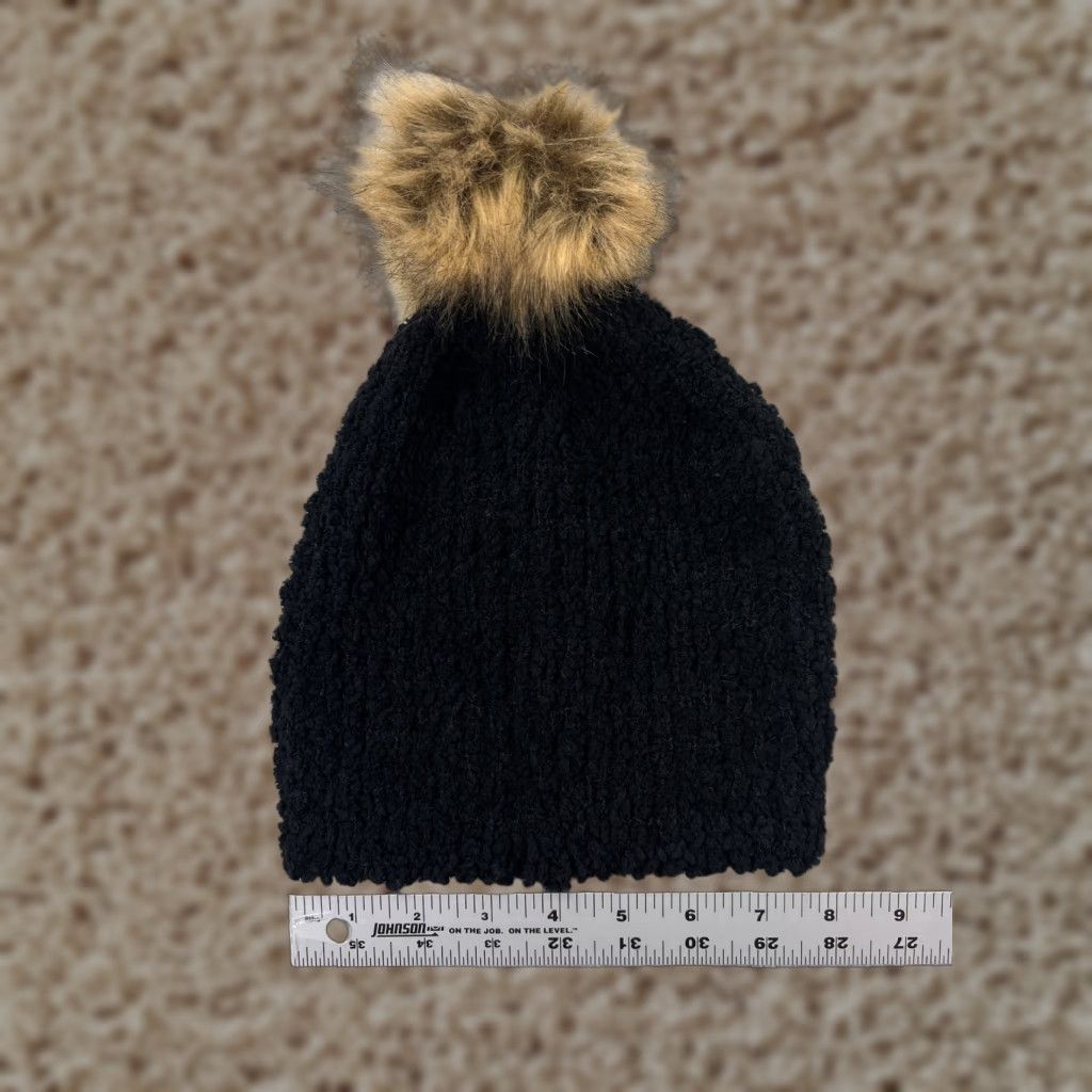 Vintage Beanie Toque Womens One Size Black Knit Polyester Faux Fur Pom Shirt? Size ONE SIZE - 1 Thumbnail