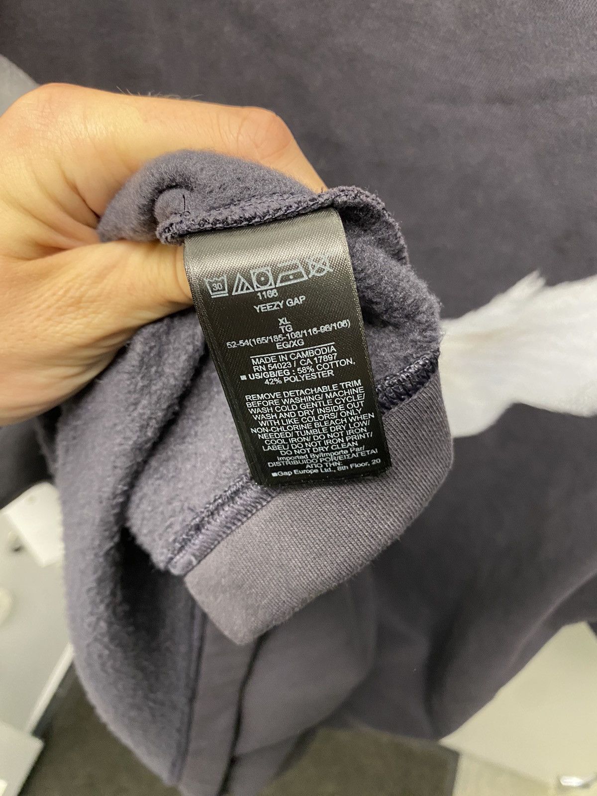 Gap × Kanye West YGEBB Dove Marketing Sample Shoulder Pads Tee Size US XL / EU 56 / 4 - 8 Thumbnail
