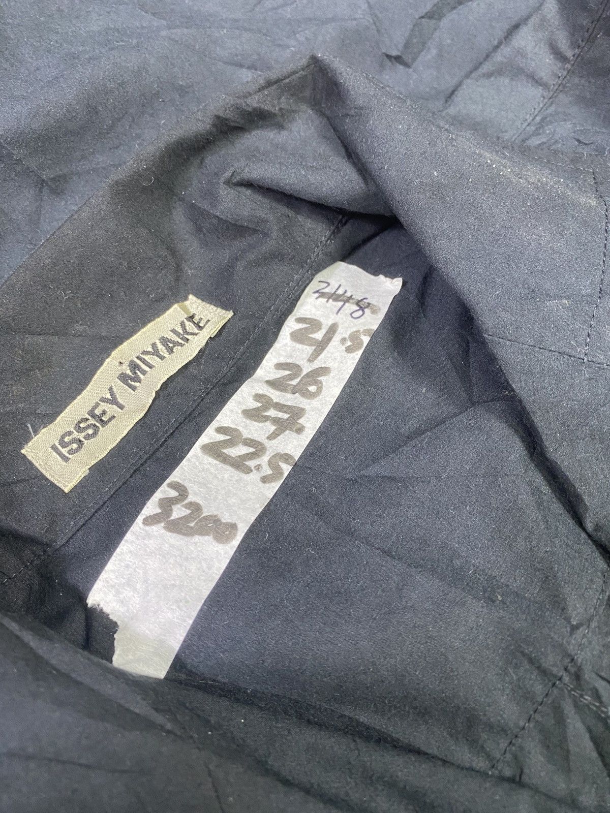 Issey Miyake Distressed issey miyake size L japanese brand Size US L / EU 52-54 / 3 - 10 Thumbnail