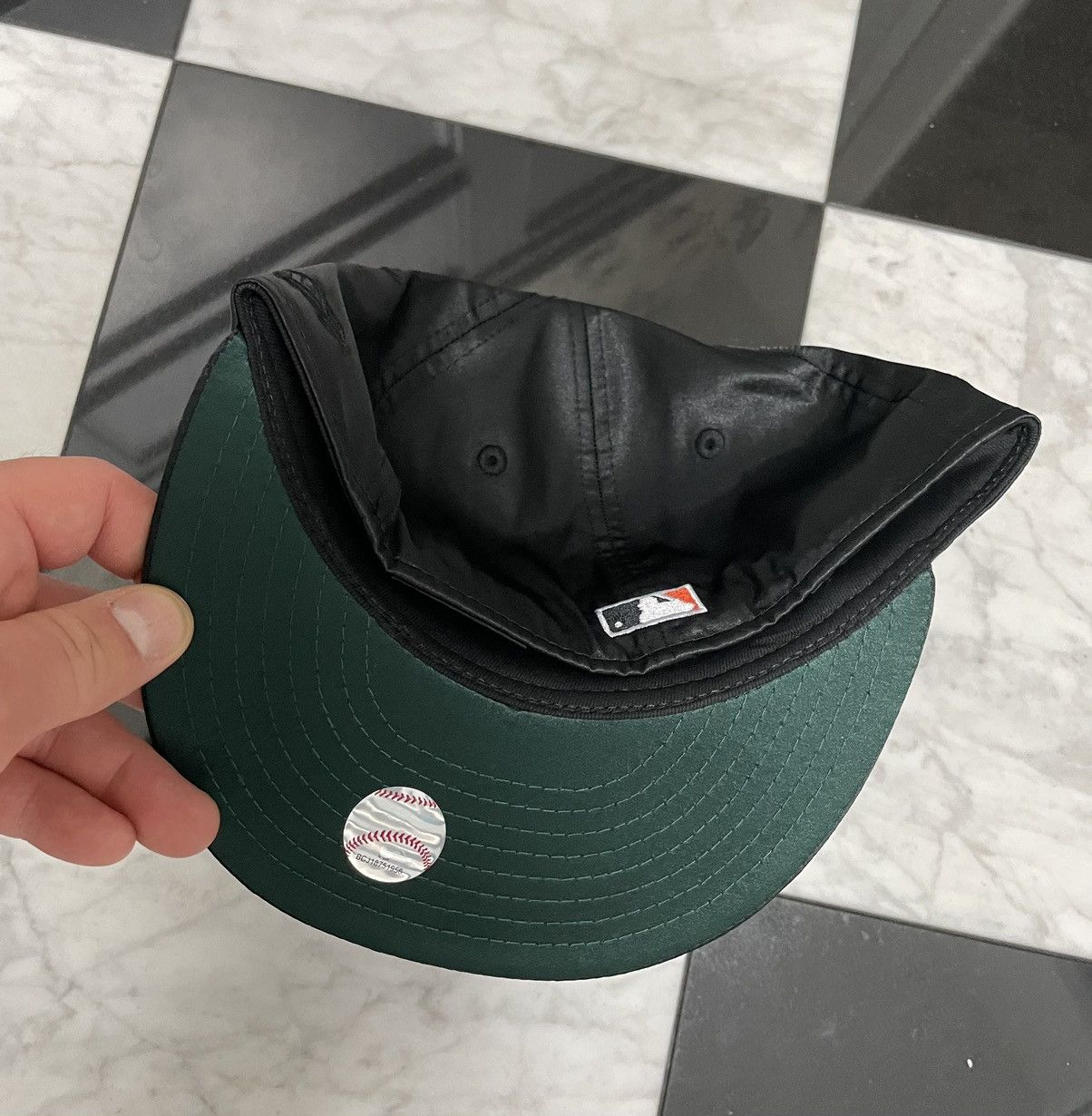 New Era 🔥 Exclusive giants fitted satin Size ONE SIZE - 2 Thumbnail