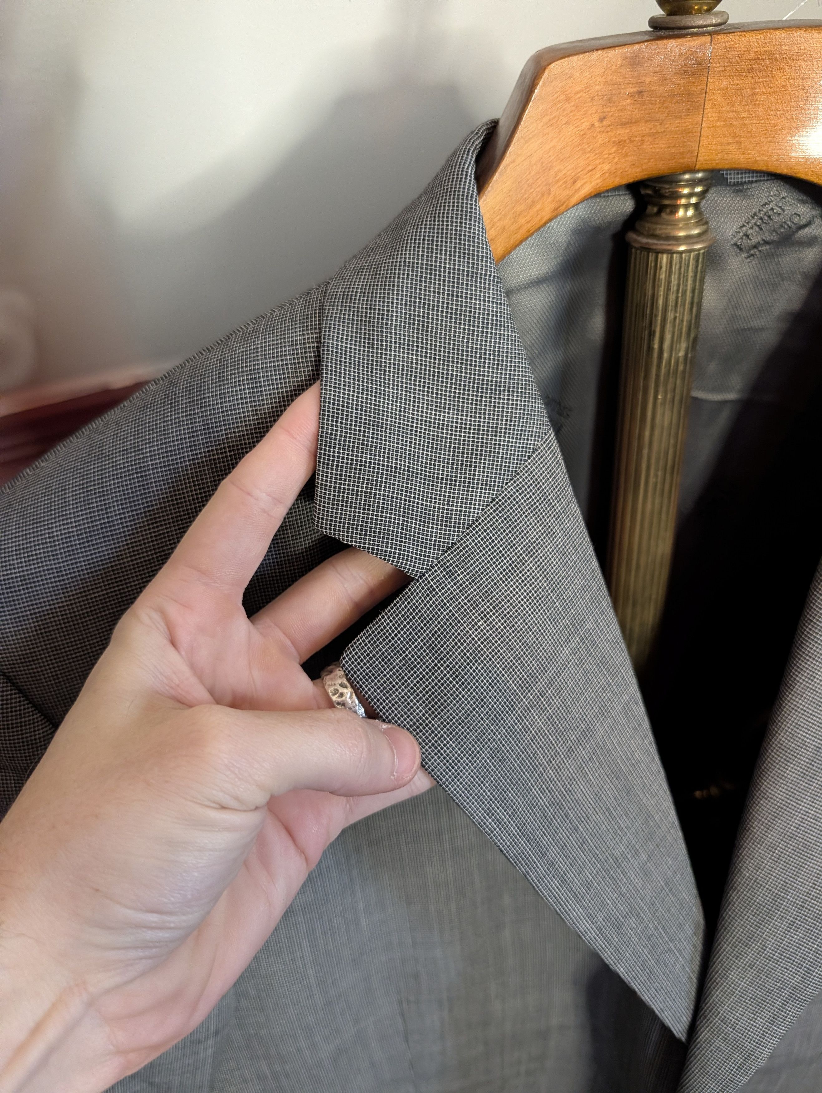 Gianfranco Ferre Hand tailored gray textured wool three button jacket Size 46L - 7 Thumbnail