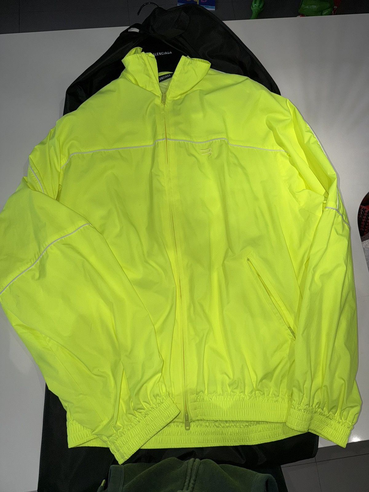 Balenciaga Balenciaga Sporty B Neon yellow windbreaker jacket Size US S / EU 44-46 / 1 - 3 Thumbnail