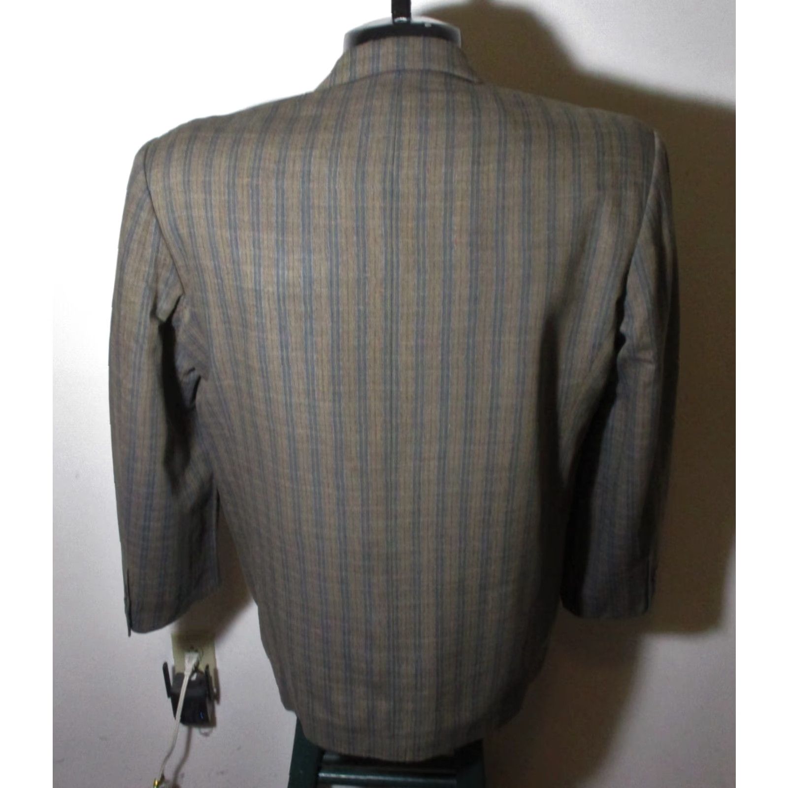 Vintage VINTAGE Marciano Taupe Linen Blend Blazer Suit Jacket Men 42R Taupe Linen Blend Blazer Jacket Mens Size 42R 2 Button Front Wool Blend Casual Business Size 42R - 5 Thumbnail