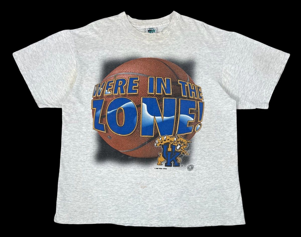 NBA 90s Distressed Vintage Kentucky Wildcats Basketball tee Size US XL / EU 56 / 4 - 1 Thumbnail