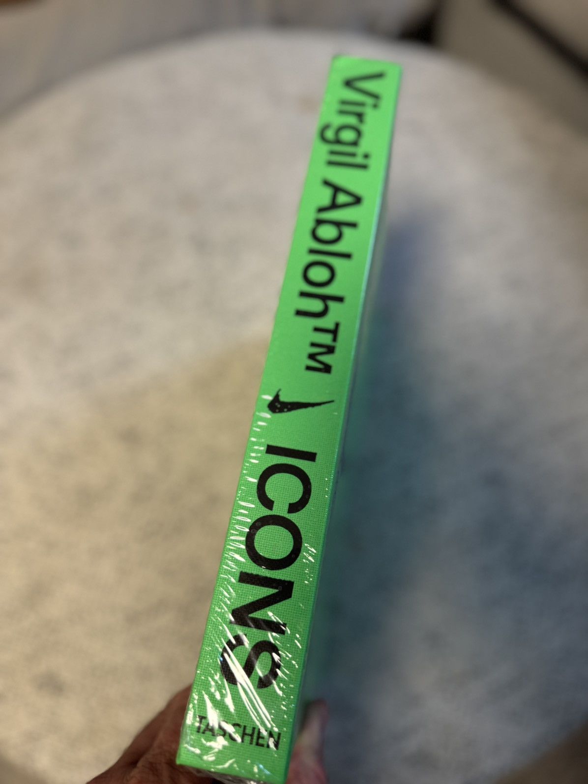 Nike × Taschen × Virgil Abloh “something’s off” ::……. Virgil Albloh by Taschen Size ONE SIZE - 3 Thumbnail