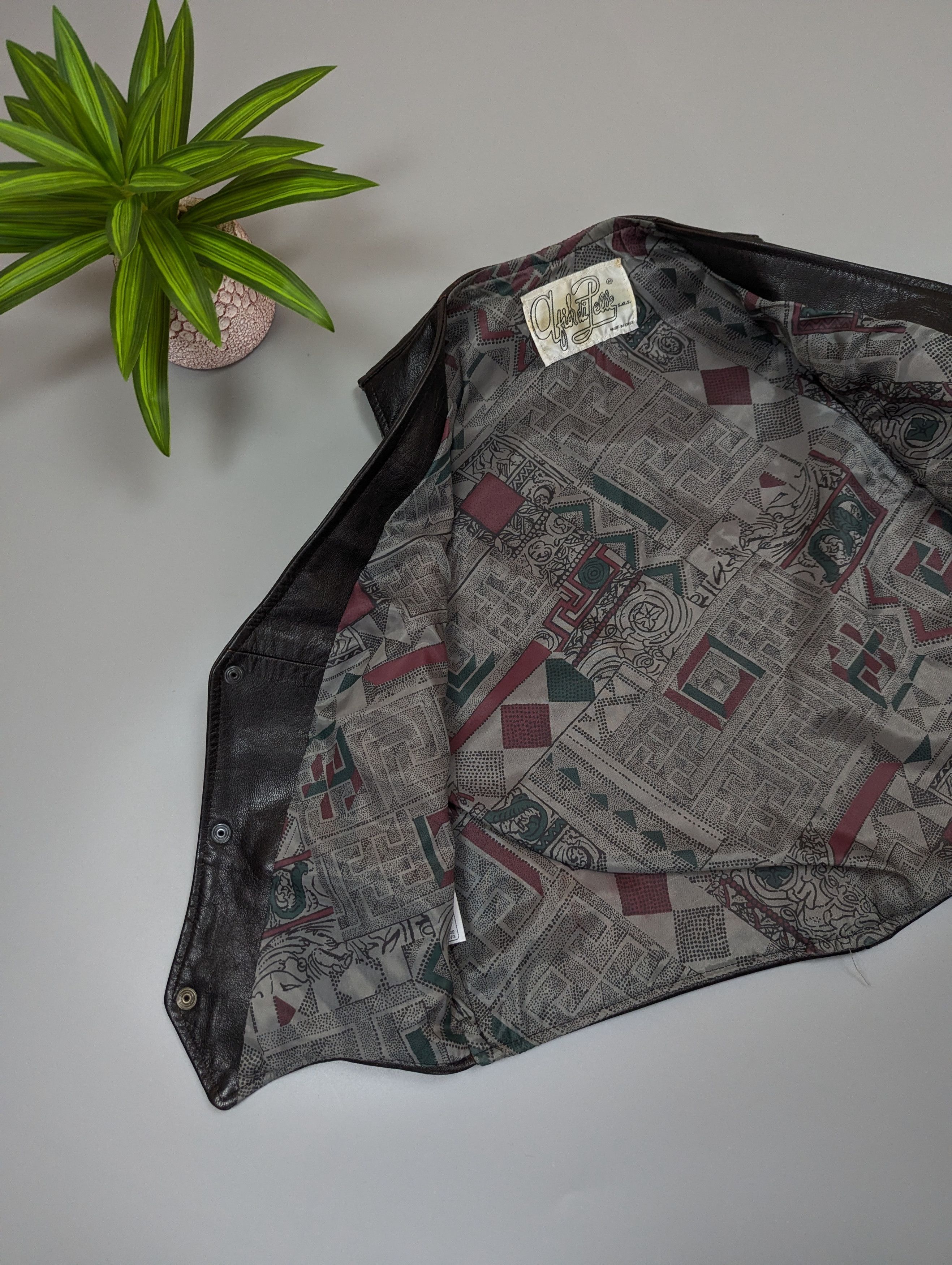 Vintage Italian Leather Biker Vest Womens Dark Brown Indie Sleaze Size XS / US 0-2 / IT 36-38 - 8 Thumbnail
