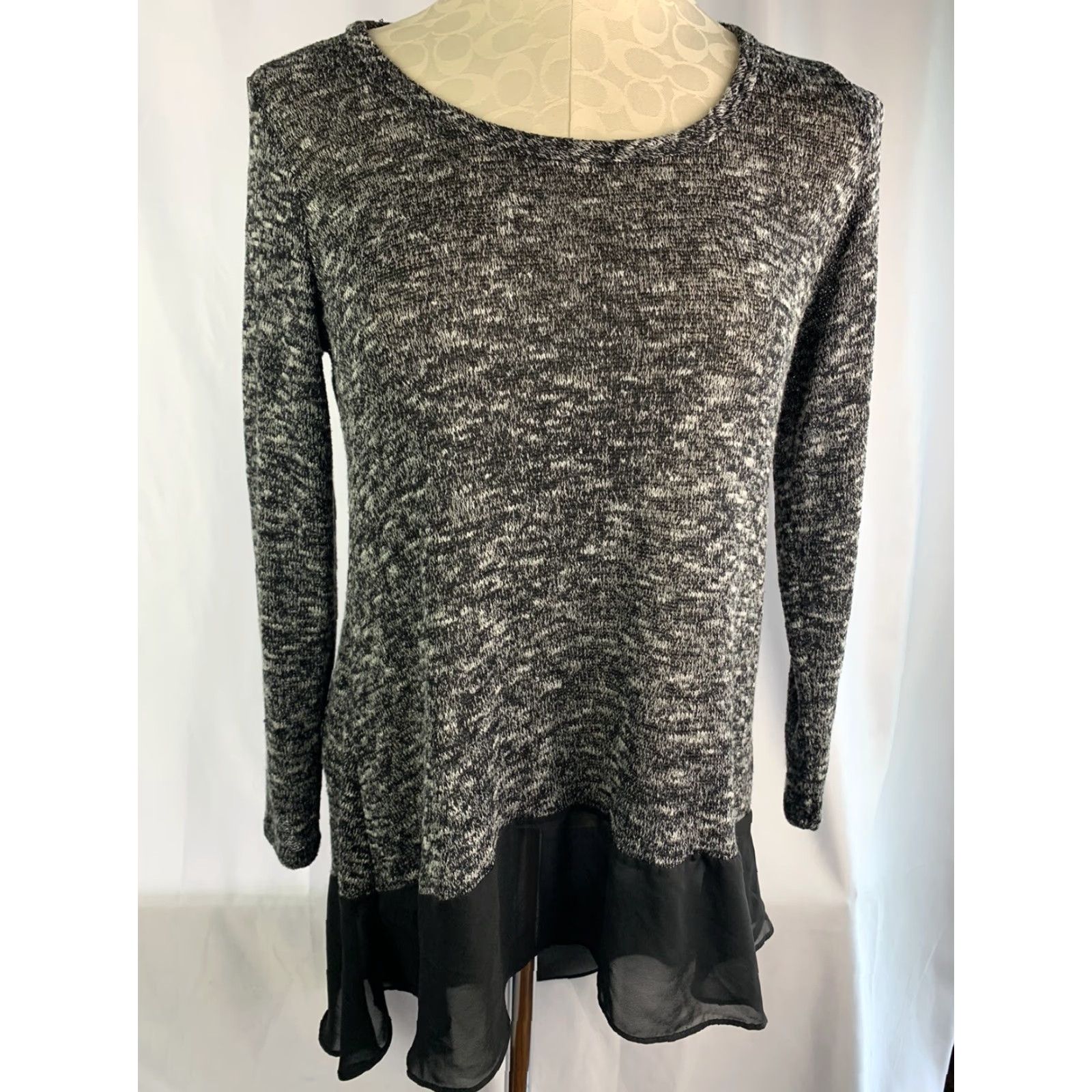 Vintage VINTAGE Small Charming Charlie Black Marled Knit Flounce Hem Women's Lightweight Sweater Size S / US 4 / IT 40 - 6 Thumbnail