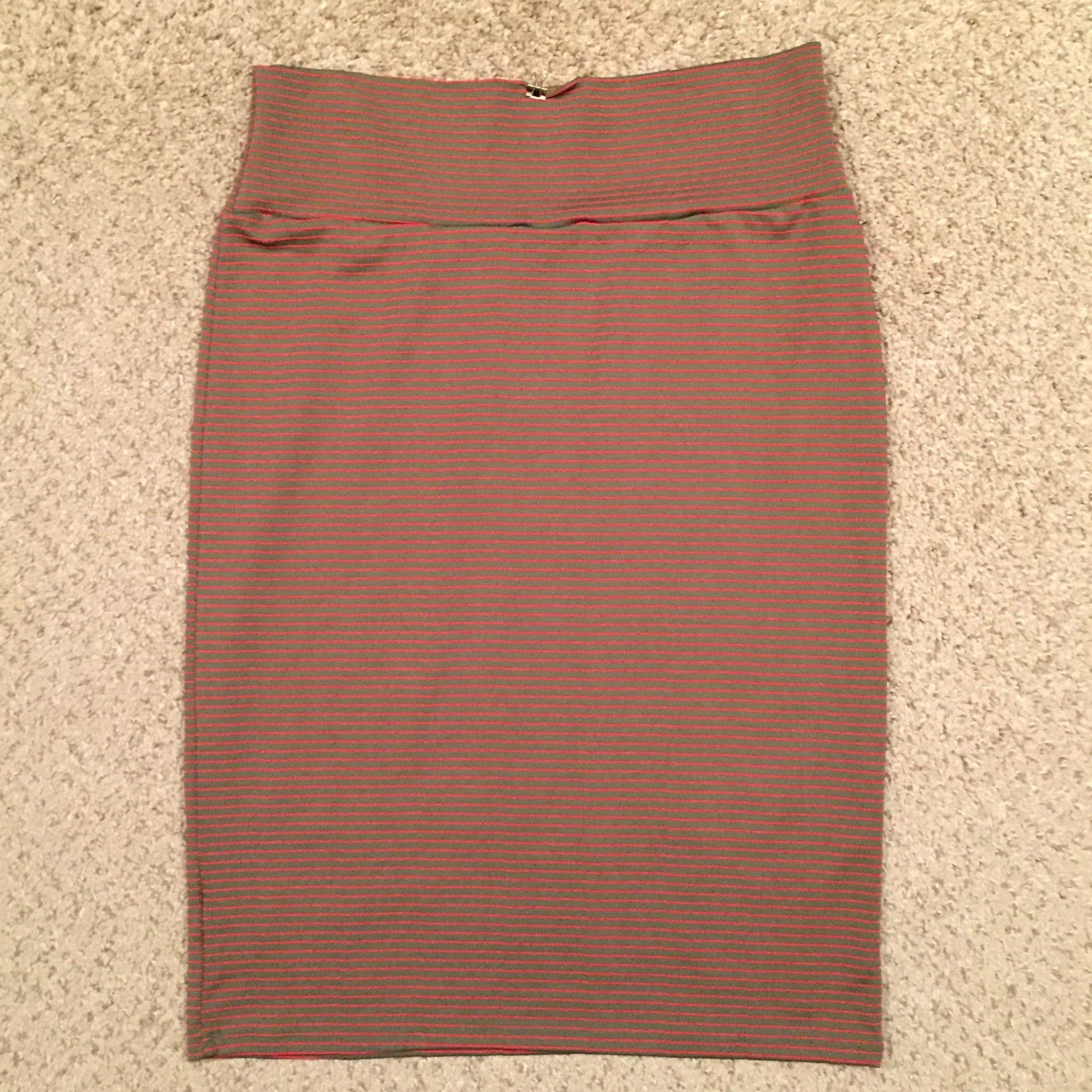 Vintage LuLaRoe Skirt Women L Knee Length Striped Red Gray Unlined Pull On Cassie Size 36" / US 14 / IT 50 - 6 Thumbnail
