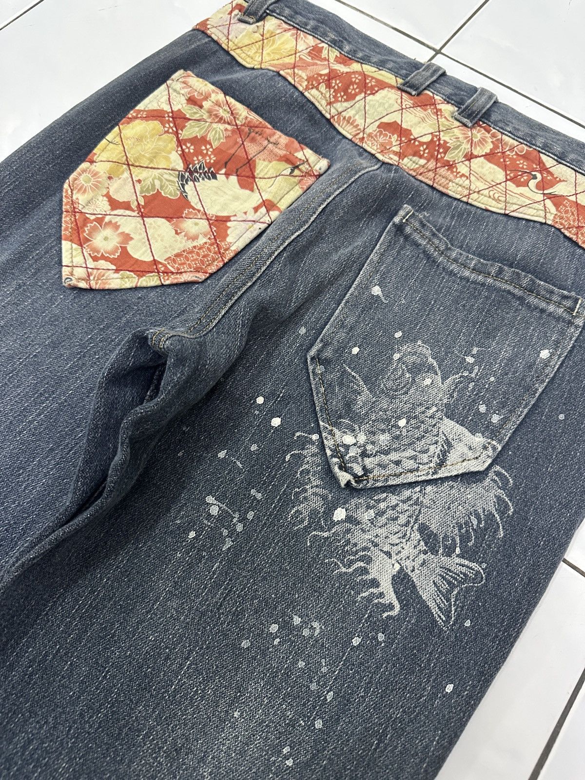 Japanese Brand × Vintage Vintage Japanese Souvenir Fish Koi Jeans Size US 31 - 6 Thumbnail