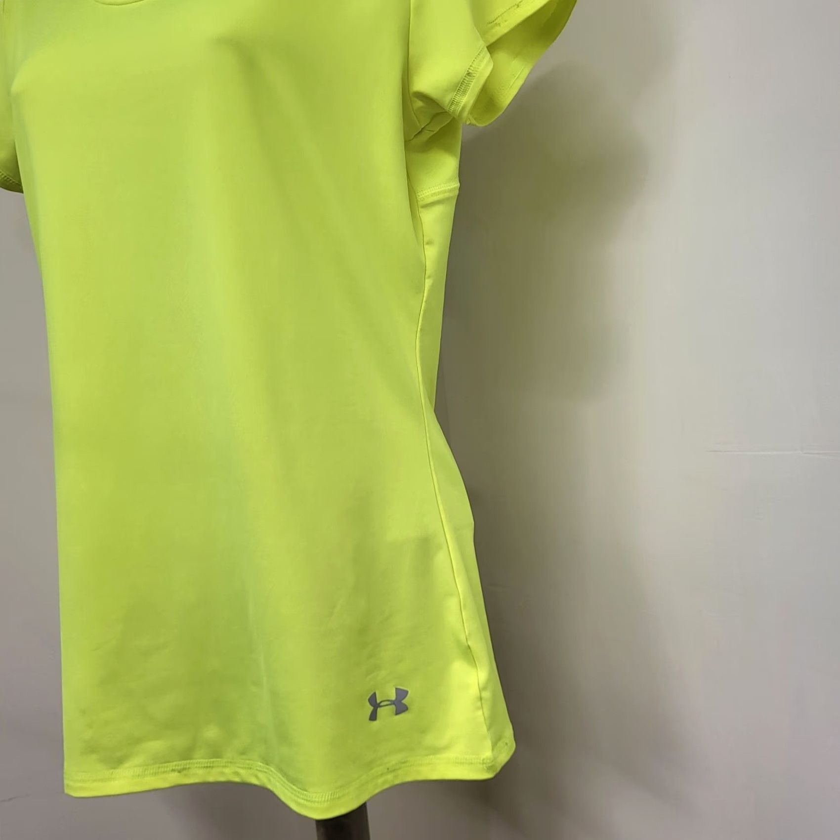 Under Armour Under Armour Shirt Short Sleeve Heat Gear Neon Hers Running Sz Small, Semi-Fitted, Breathable, Moisture Wicking, Activewear, Women, Yellow Size S / US 4 / IT 40 - 4 Thumbnail