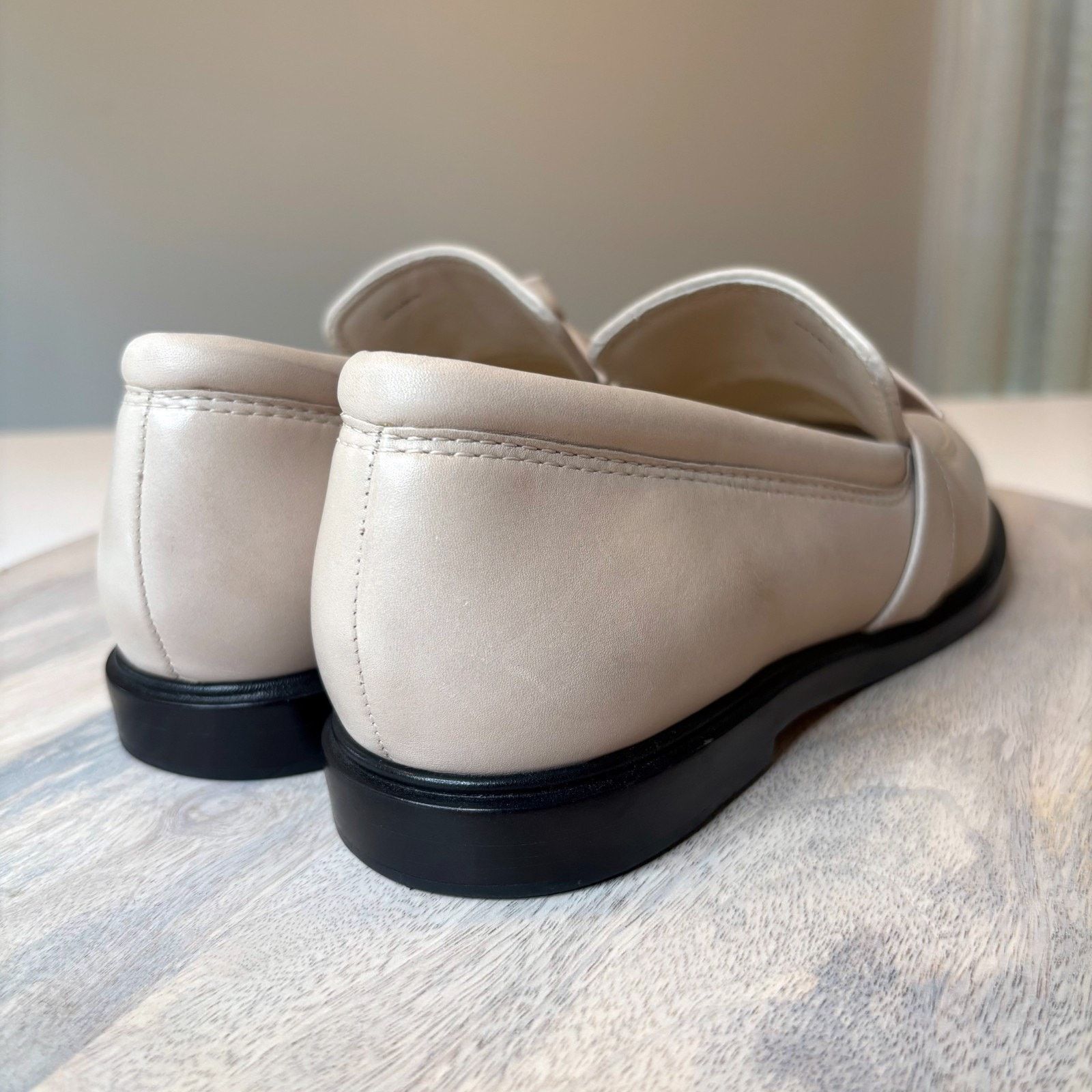 Alexandre Birman Alexandre Birman Clarita Leather Loafers Cream Flats US 7.5 Size US 7.5 / IT 37.5 - 7 Thumbnail
