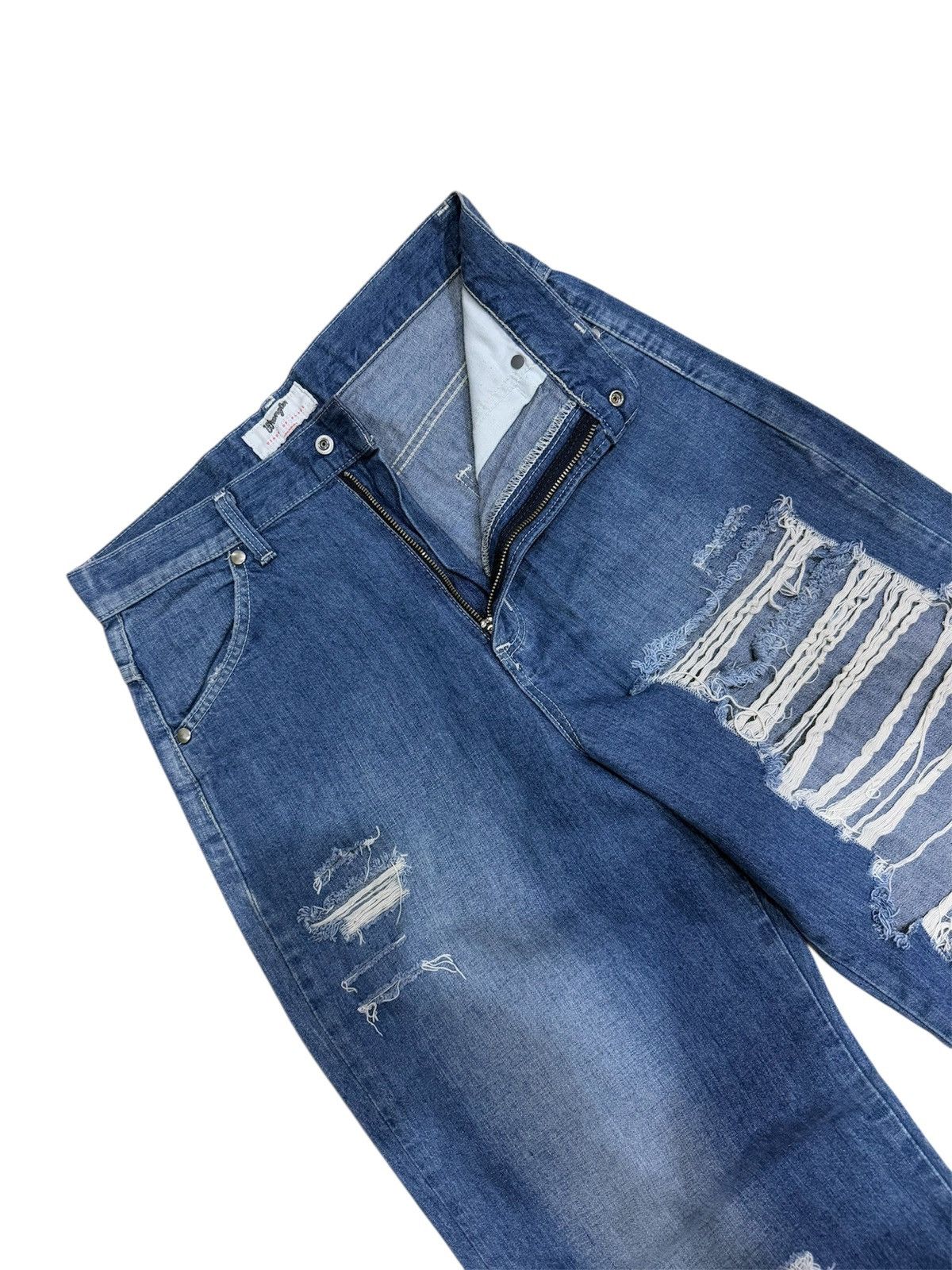 Wrangler WRANGLER SENSE OF PLACE DISTRESSED STYLE JEANS Size 29" - 3 Thumbnail