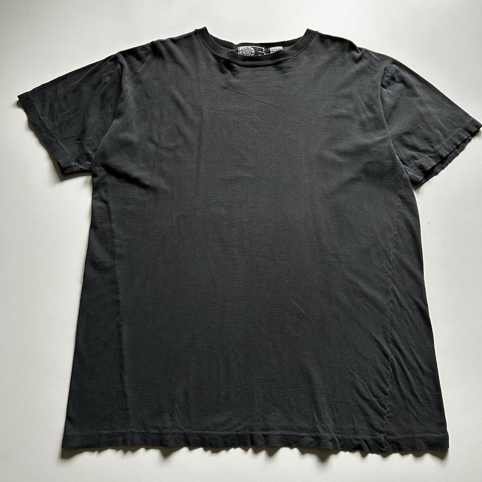 Vintage Vintage 90s Sun Faded Black Blank T Shirt XXL Single Stitch Size US XXL / EU 58 / 5 - 1 Thumbnail