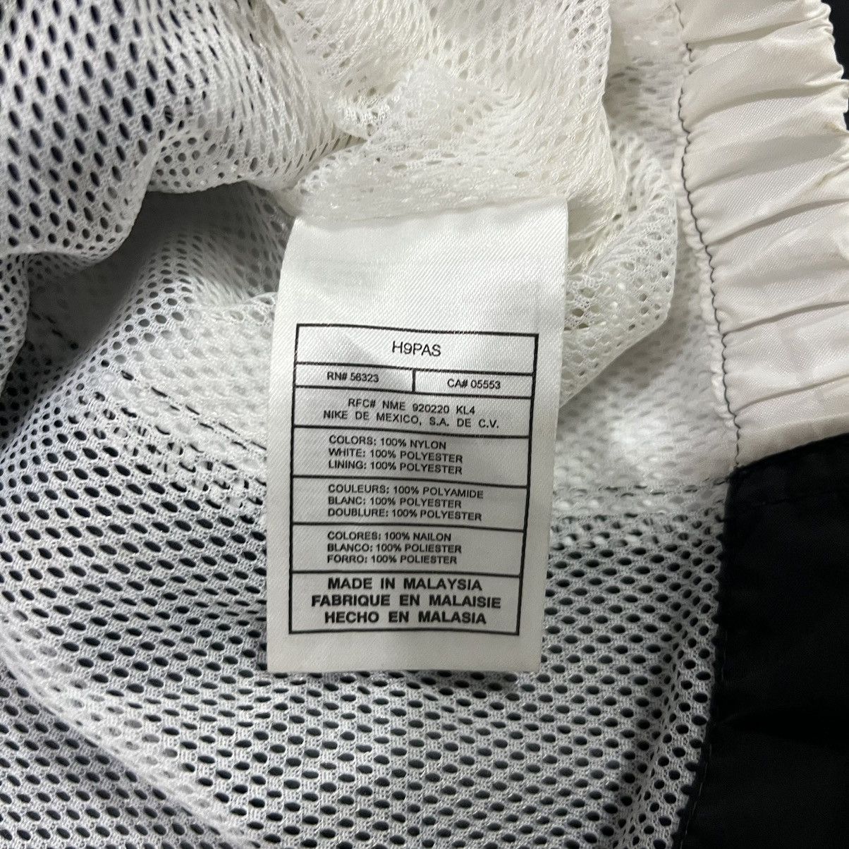 Nike Vintage Nike Windbreaker Jacket Size US L / EU 52-54 / 3 - 7 Thumbnail