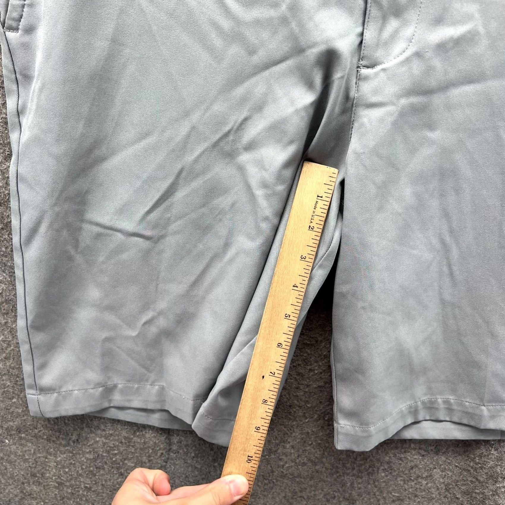 Izod Izod Shorts Men 36 Gray Chino Flat Front Athletic Golf Flat Stretch Casual Business Travel Button Front Pocket Slash Pocket Cotton Size US 36 / EU 52 - 7 Thumbnail