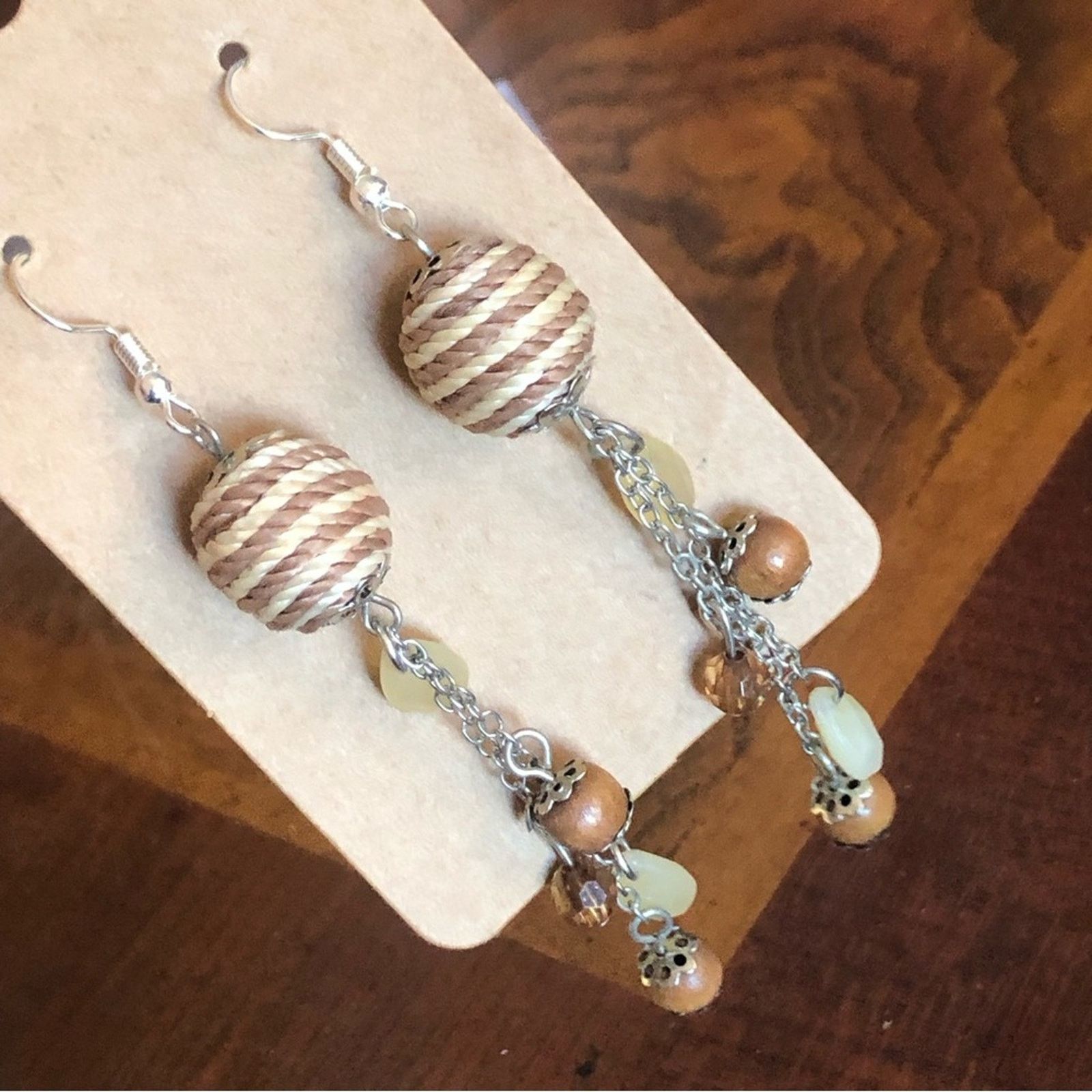 Vintage Vintage handcrafted yarn beehive dangle bead earrings Size ONE SIZE - 1 Thumbnail