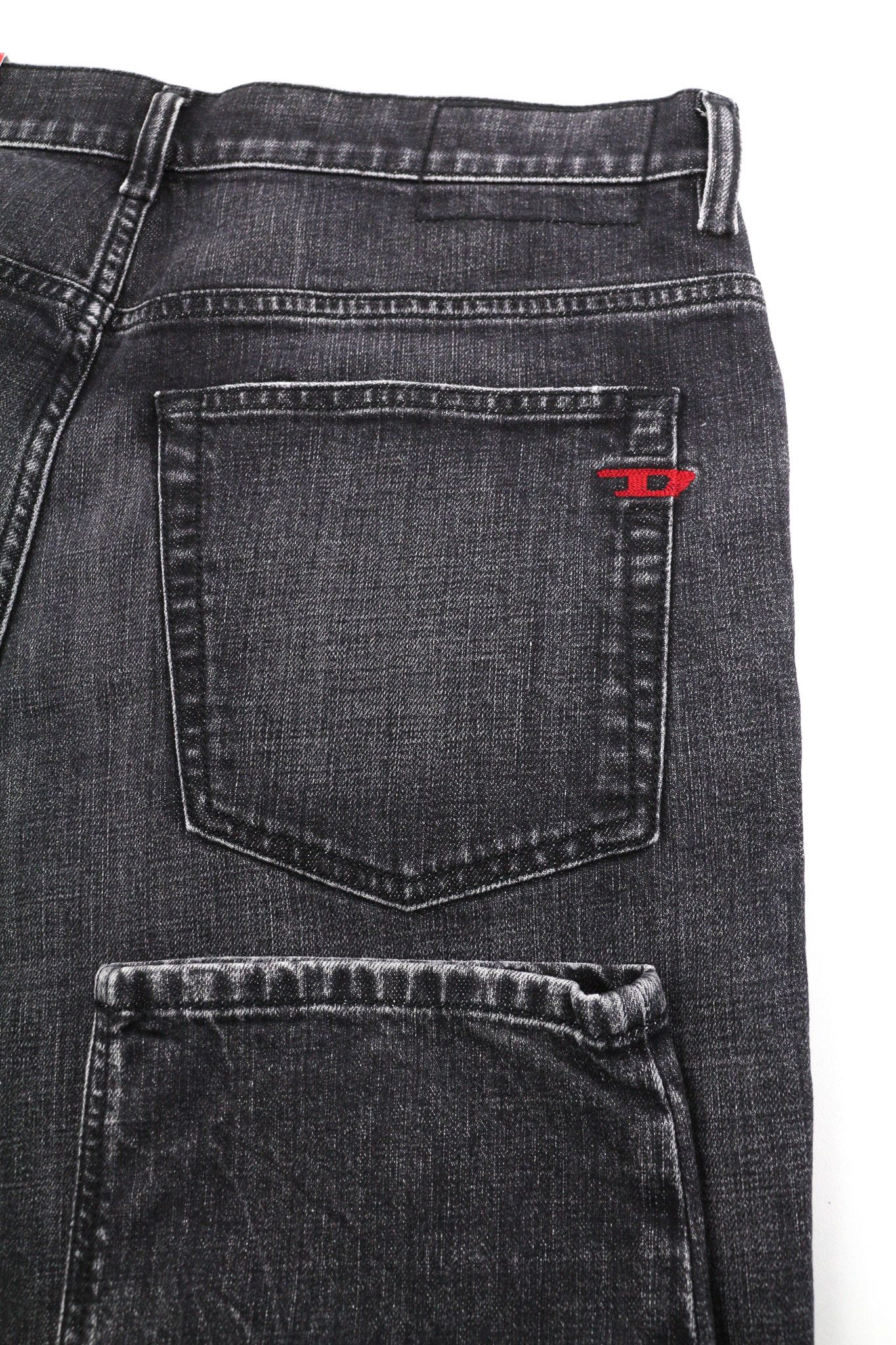Diesel 2005 D-FINING 09C75 W34/L30 Tapered 40412 Size US 34 / EU 50 - 6 Thumbnail