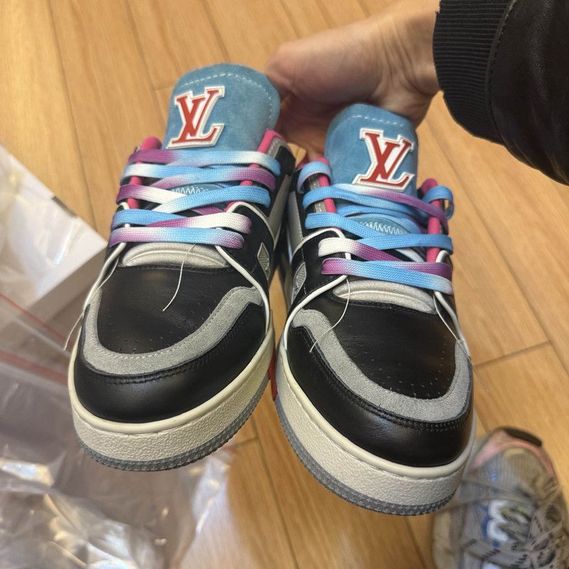 Louis Vuitton Louis Vuitton Stylish Low-Top Trainers for Men -2508 Size US 8.5 / EU 41-42 - 1 Thumbnail