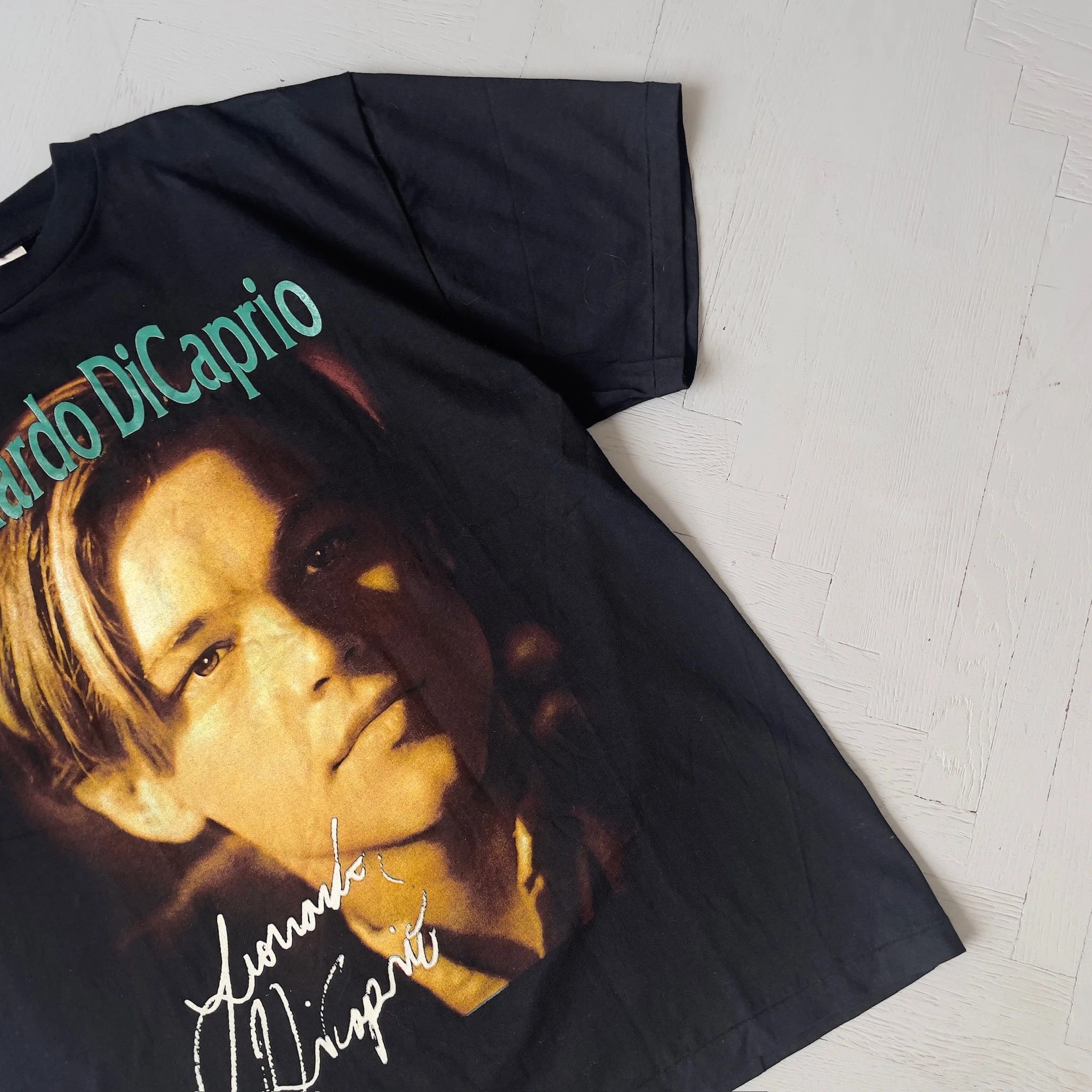 Vintage Vintage Titanic Leonardo Di Caprio Tee Shirt Size US L / EU 52-54 / 3 - 2 Thumbnail