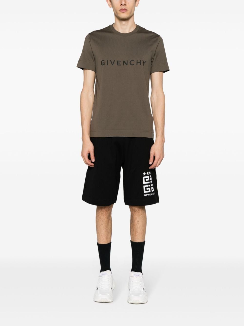Givenchy oc11z0725 Short in Black Size US 32 / EU 48 - 2 Thumbnail