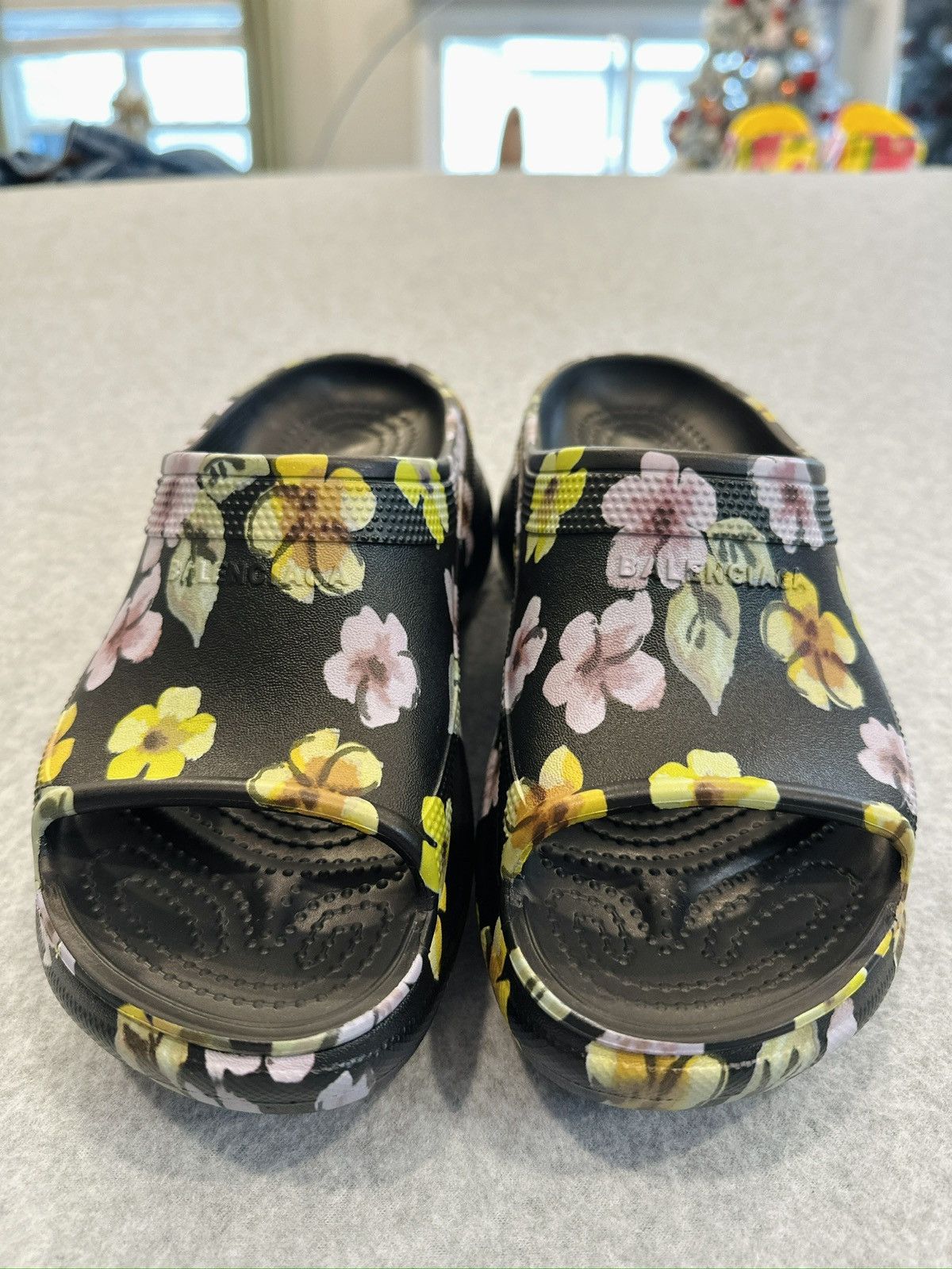 Balenciaga × Crocs Rare sold out collab with Balenciaga x Crocs Size US 6 / IT 36 - 7 Thumbnail