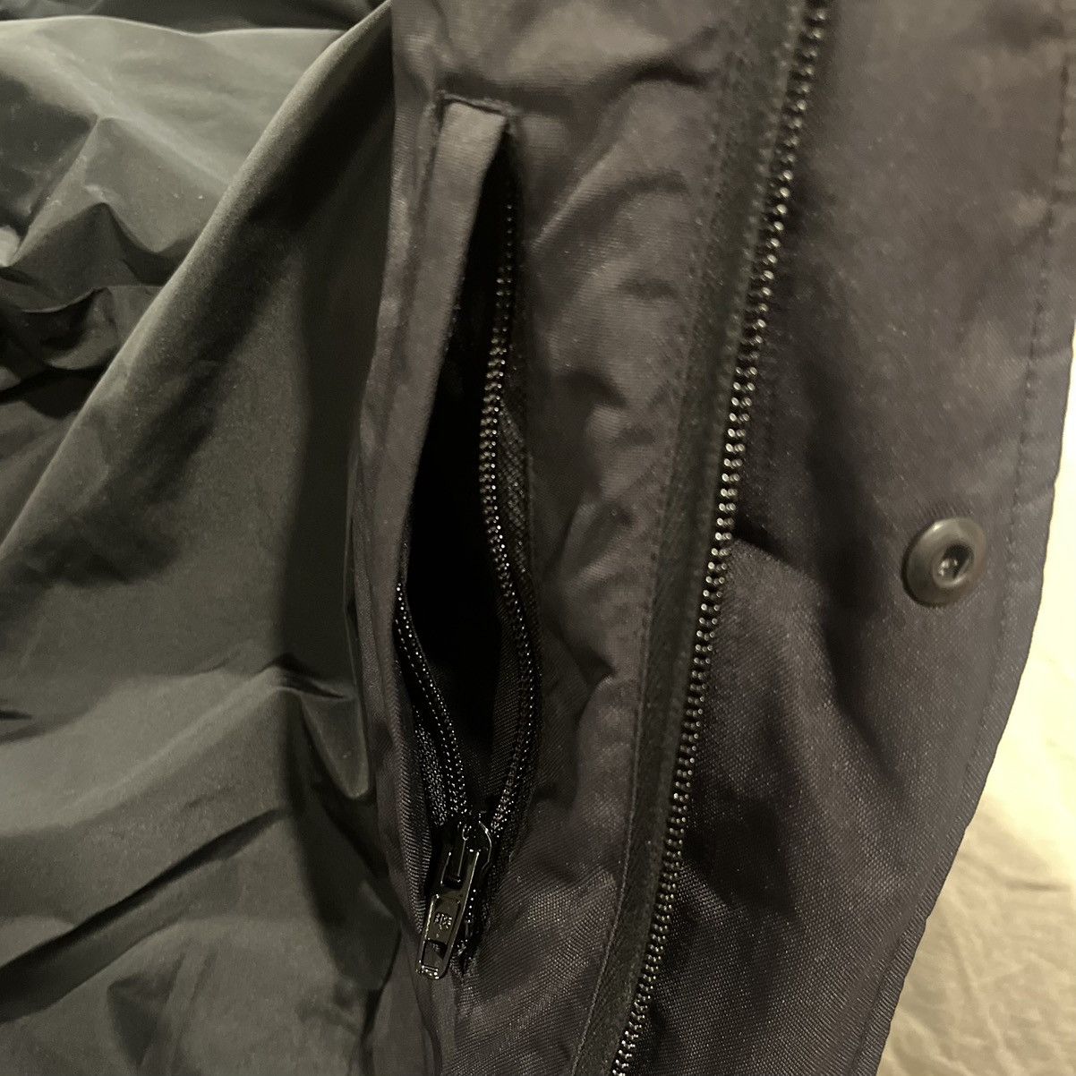 Balenciaga Balenciaga C Shape Embroidered BB Logo Puffer Jacket Size L / US 10 / IT 46 - 14 Thumbnail