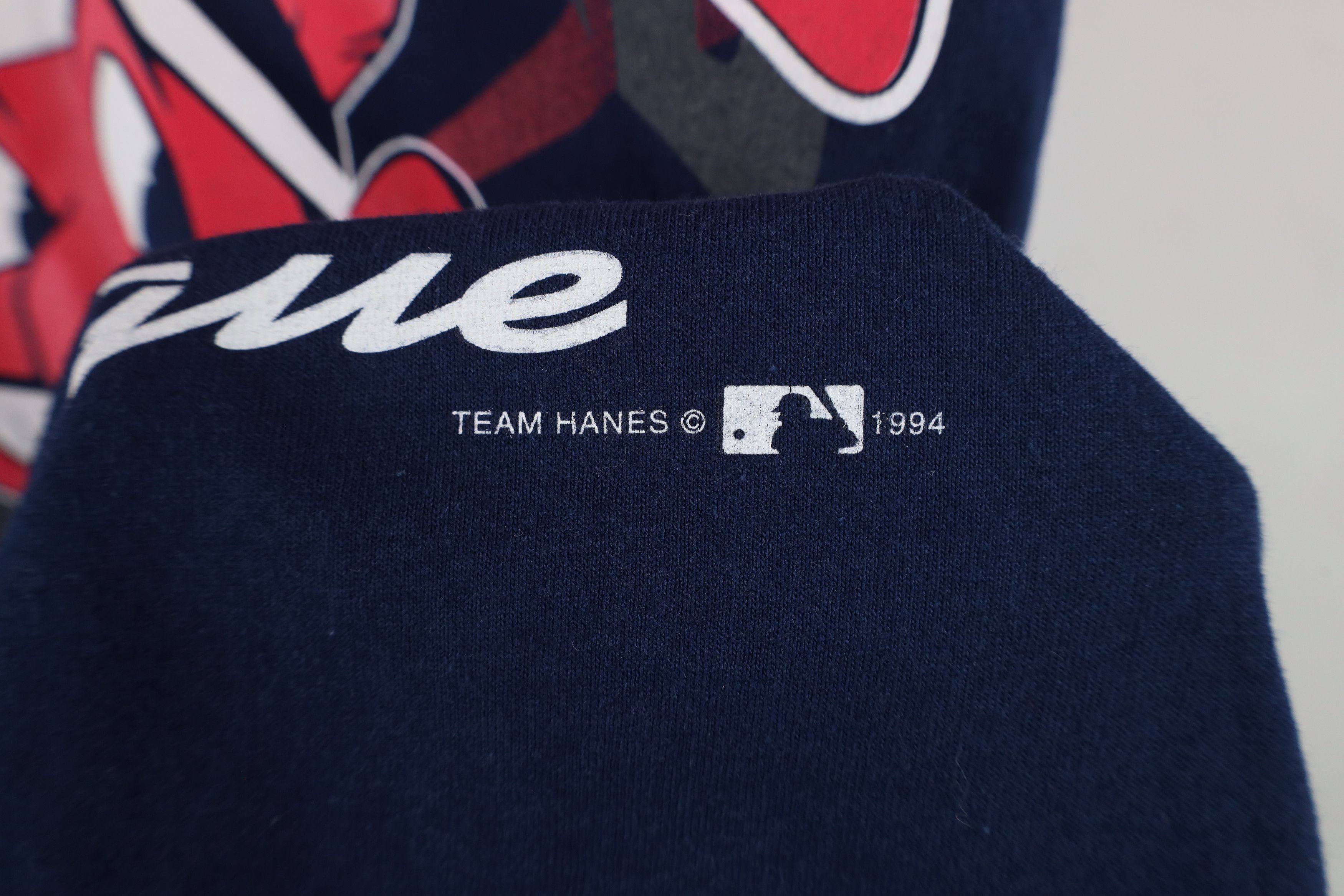 Vintage Vintage 90s Cleveland Indians Baseball Big Logo T-Shirt Size US L / EU 52-54 / 3 - 5 Thumbnail