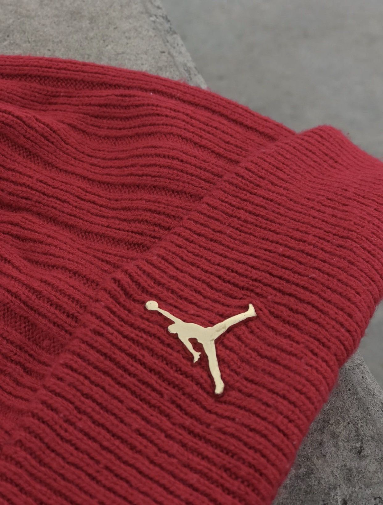 Jordan Brand × Nike Nike Air Jordan Gold Metallic Cuffed Beanie Hat Size ONE SIZE - 9 Thumbnail