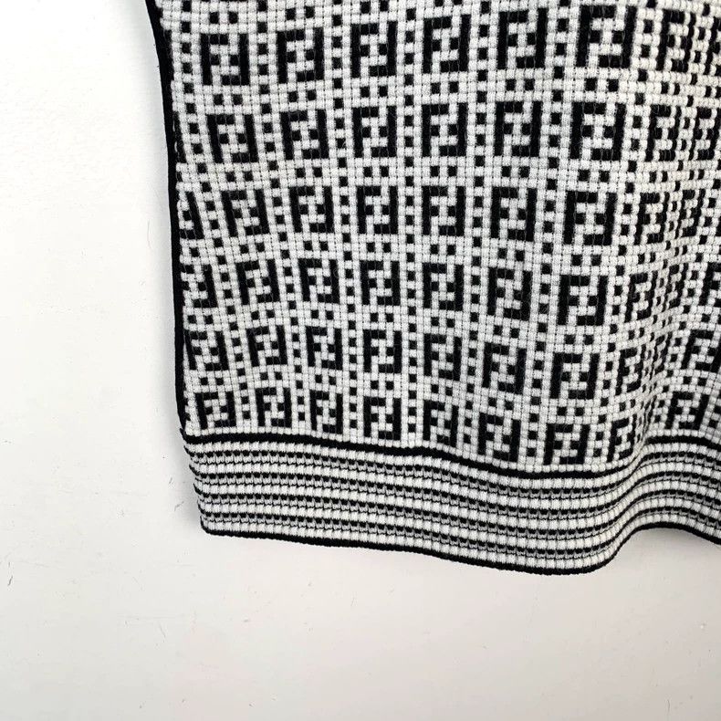 Fendi FENDI Black and White Monogram Printed Round Neck Short Sl Size XS / US 0-2 / IT 36-38 - 4 Thumbnail