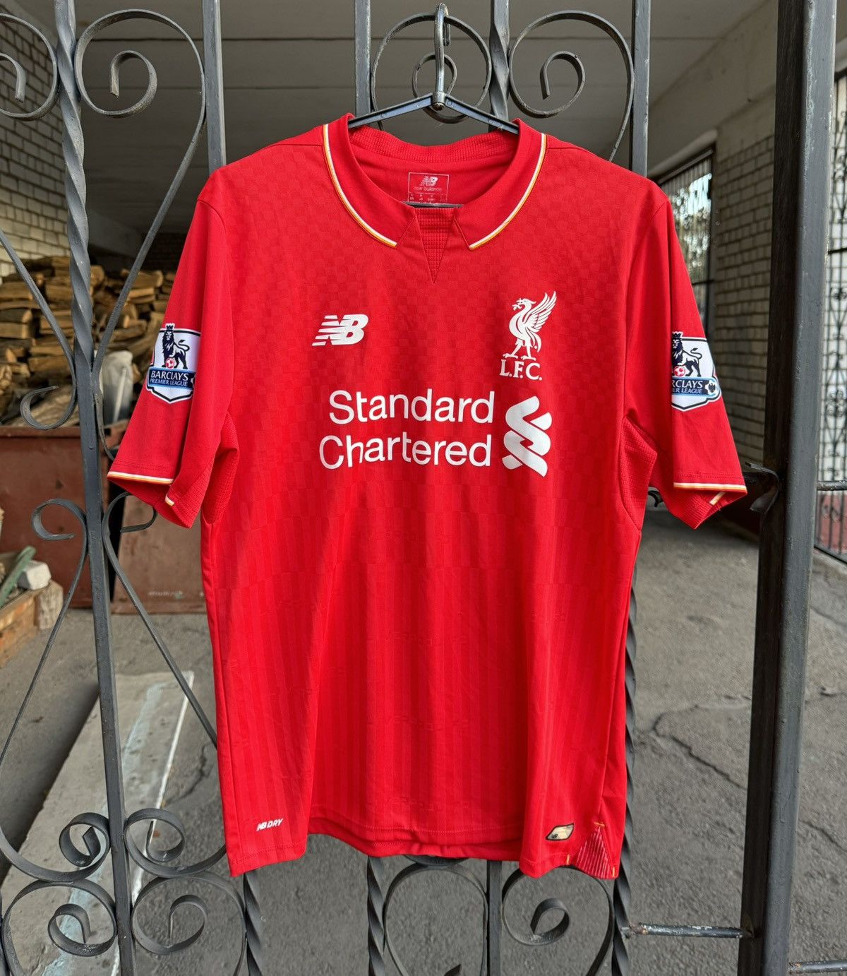New Balance Liverpool 2015/2016 Home Jersey Coutihno Blokecore Size US M / EU 48-50 / 2 - 2 Thumbnail