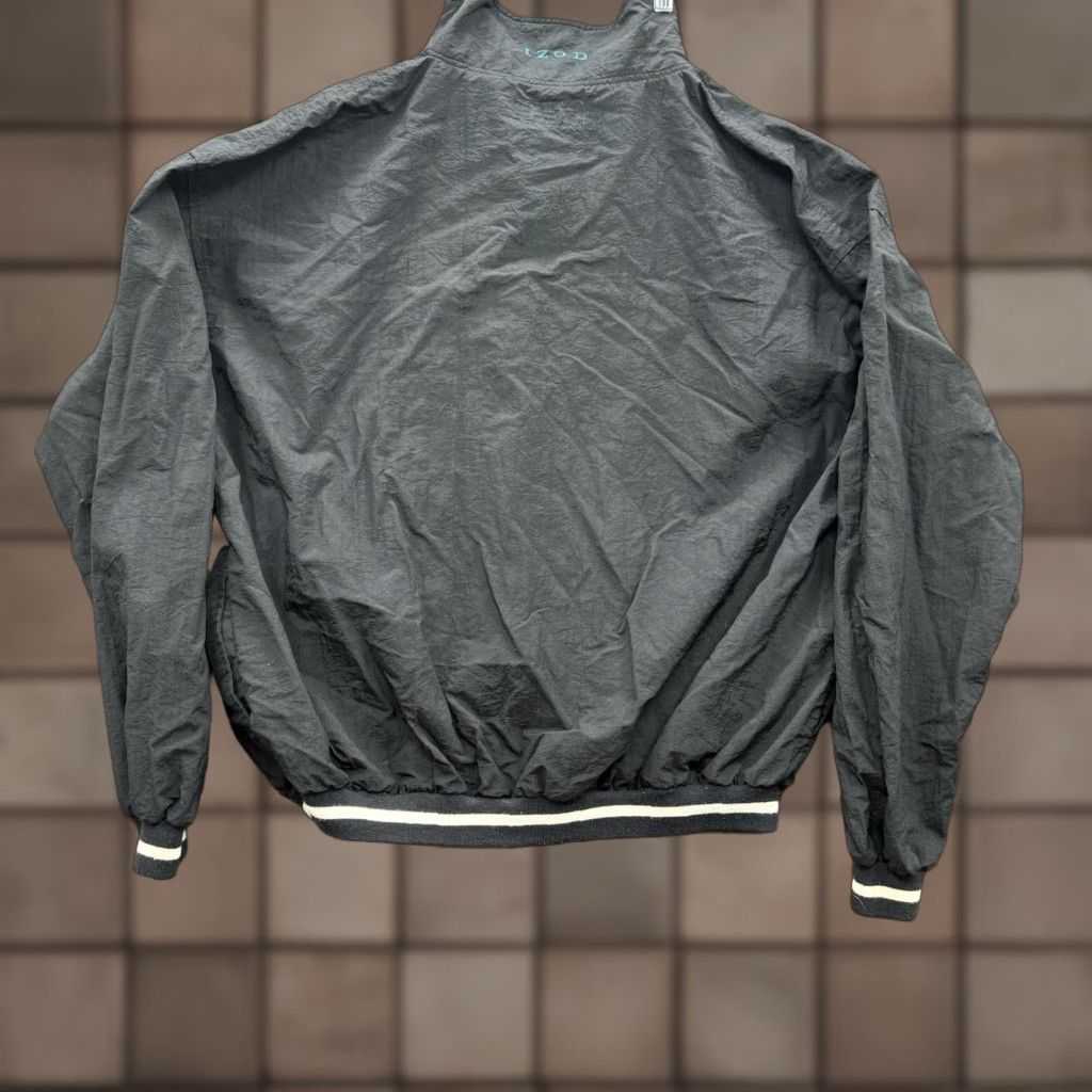 Izod VINTAGE IZOD Windbreaker Jacket Men L Black Nylon Outdoors Golf Golfing Windbreaker Full Zip Pockets Embroidered Logo Size US L / EU 52-54 / 3 - 1 Thumbnail