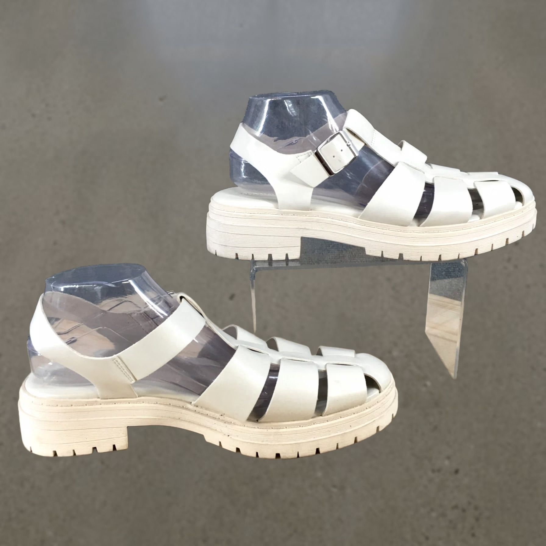 Old Navy Old Navy Sandals Womens 11 Black Leather Chunky Fisherman Lug Strap Buckle Sandals Size US 11 / IT 41 - 1 Thumbnail