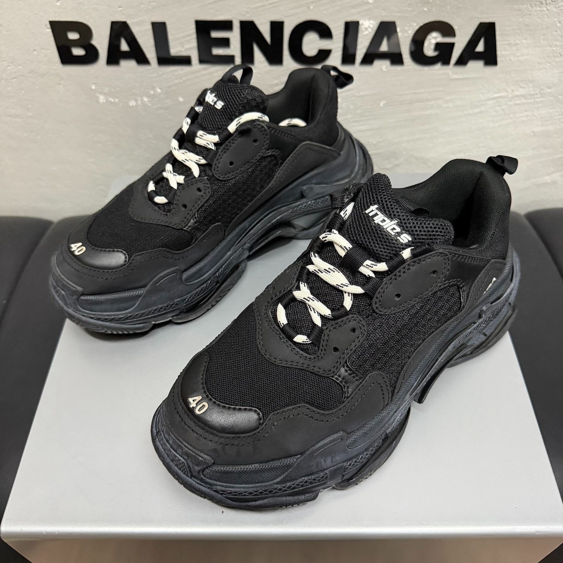 Balenciaga Balenciaga Tracker Sneakers Black with Glow EUR 40