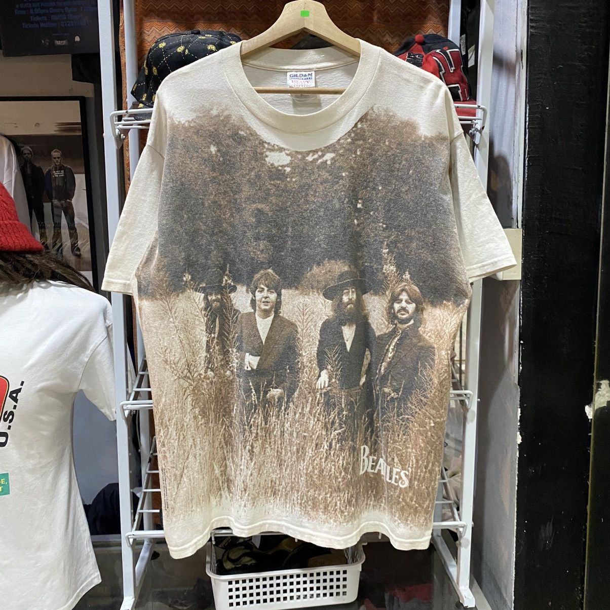 Band Tees Vintage 1998 The Beatles Band All Over Print X-Large T-Shirt Size US XL / EU 56 / 4 - 1 Thumbnail