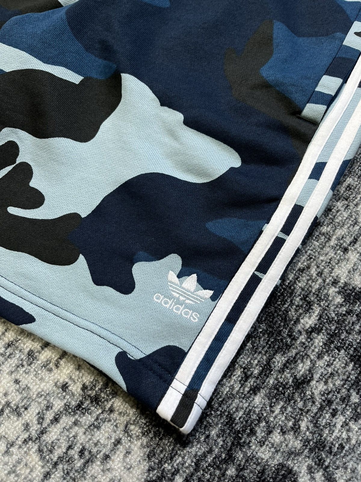 Adidas × Vintage Vintage Adidas Shorts Streetwear Y2K Casual Style Size US 32 / EU 48 - 2 Thumbnail