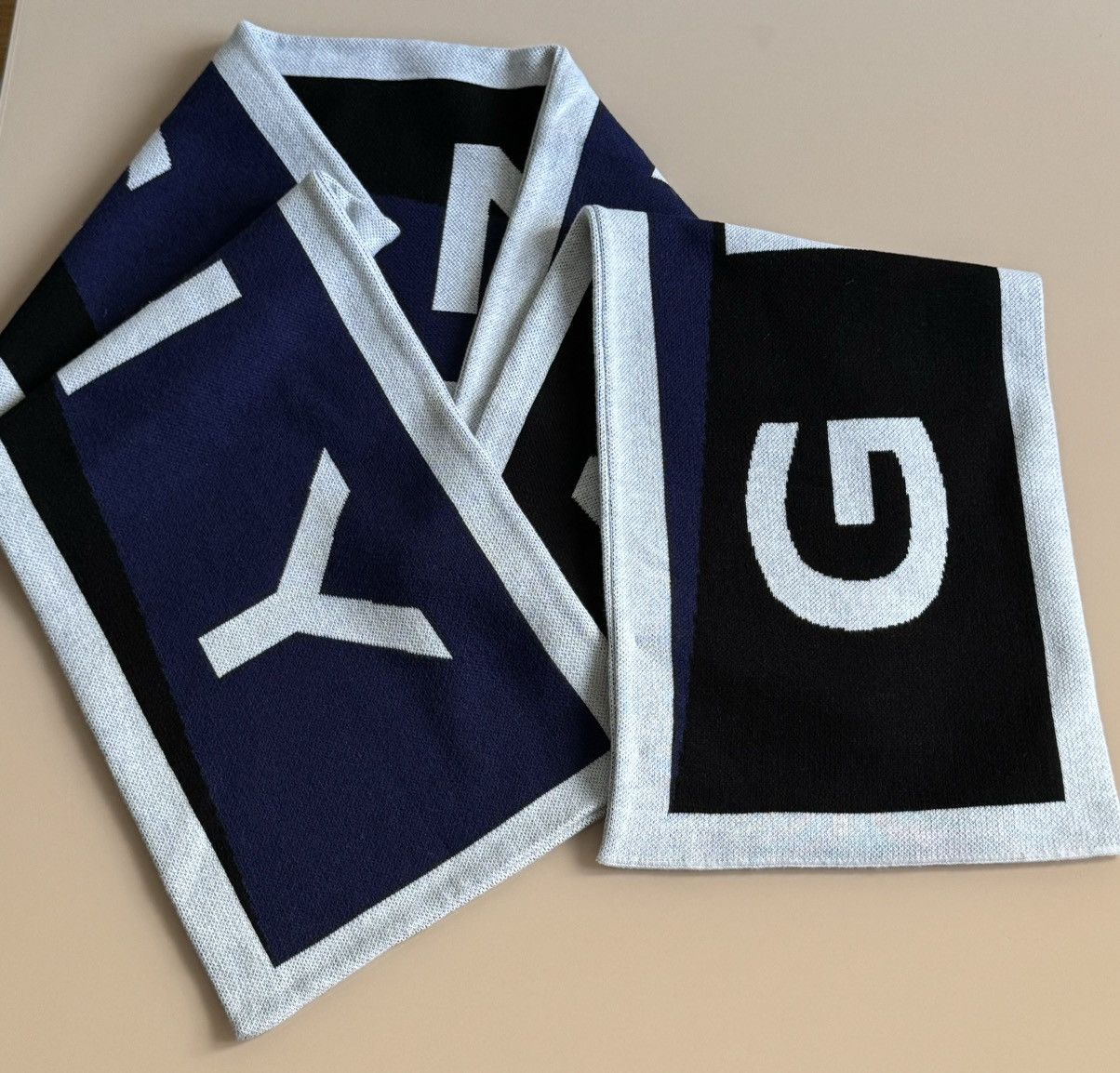 Givenchy Givenchy Paris logo scarf Size ONE SIZE - 1 Thumbnail