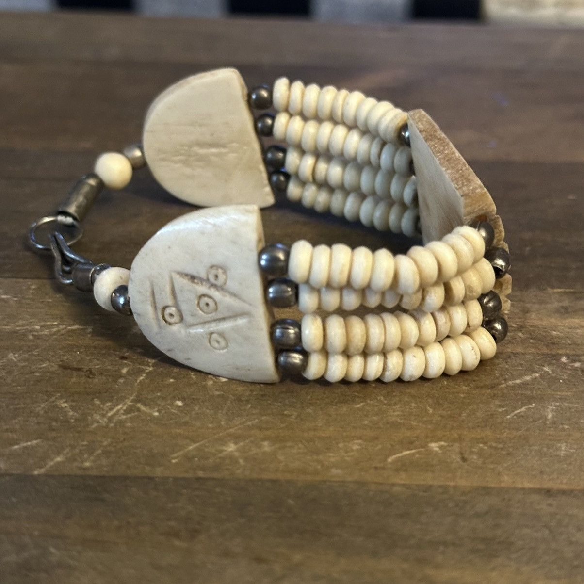 Vintage Vintage tribal carved bone bead bracelet Size ONE SIZE - 7 Thumbnail