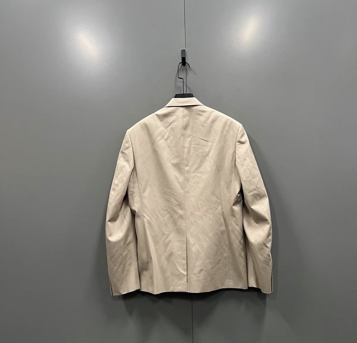 Louis Vuitton Louis Vuitton 2026 Khaki Embossed Logo Blazer J41 Size US M / EU 48-50 / 2 - 2 Thumbnail