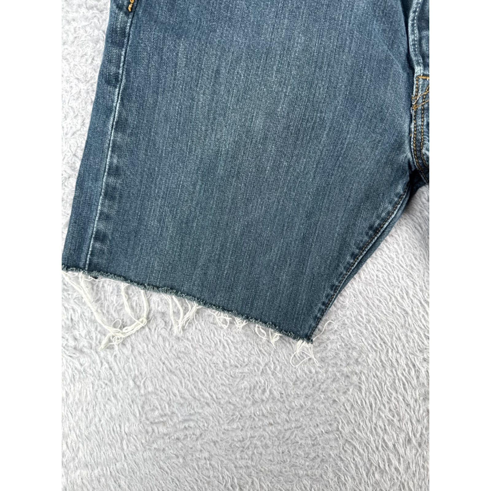 Levi's Levi's Women's Shorts 28 Denim Mid Rise Cut-Off Cotton Blend Casual Summer 90s Style Blue Womens Size 28" / US 6 / IT 42 - 3 Thumbnail
