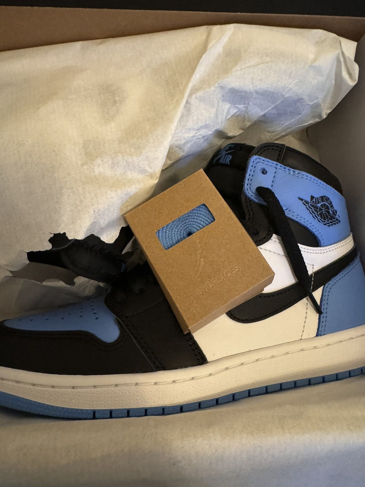Jordan Brand × Nike Jordan 1 retro UNC toe Size US 8.5 / EU 41-42 - 11 Thumbnail